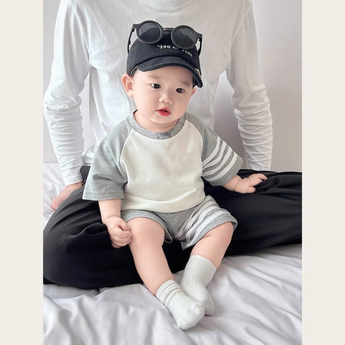 T563 - SET 2 BỘ ĐÙI BÉ TRAI PHỐI GHI THAN TRẮNG SỌC THOM