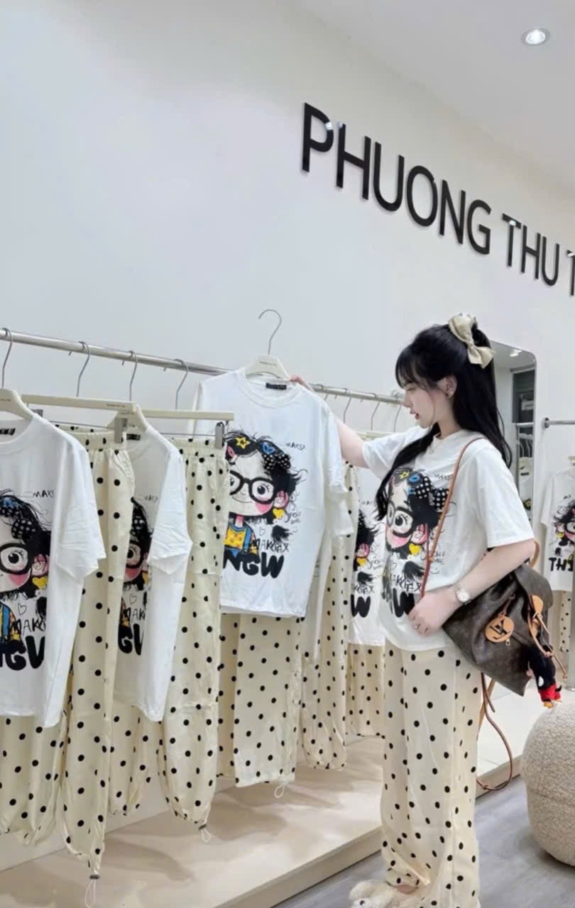 S895 - BỘ NỮ ÁO TRẮNG CÔ GÁI ĐEO KÍNH QUẦN CHẤM BI