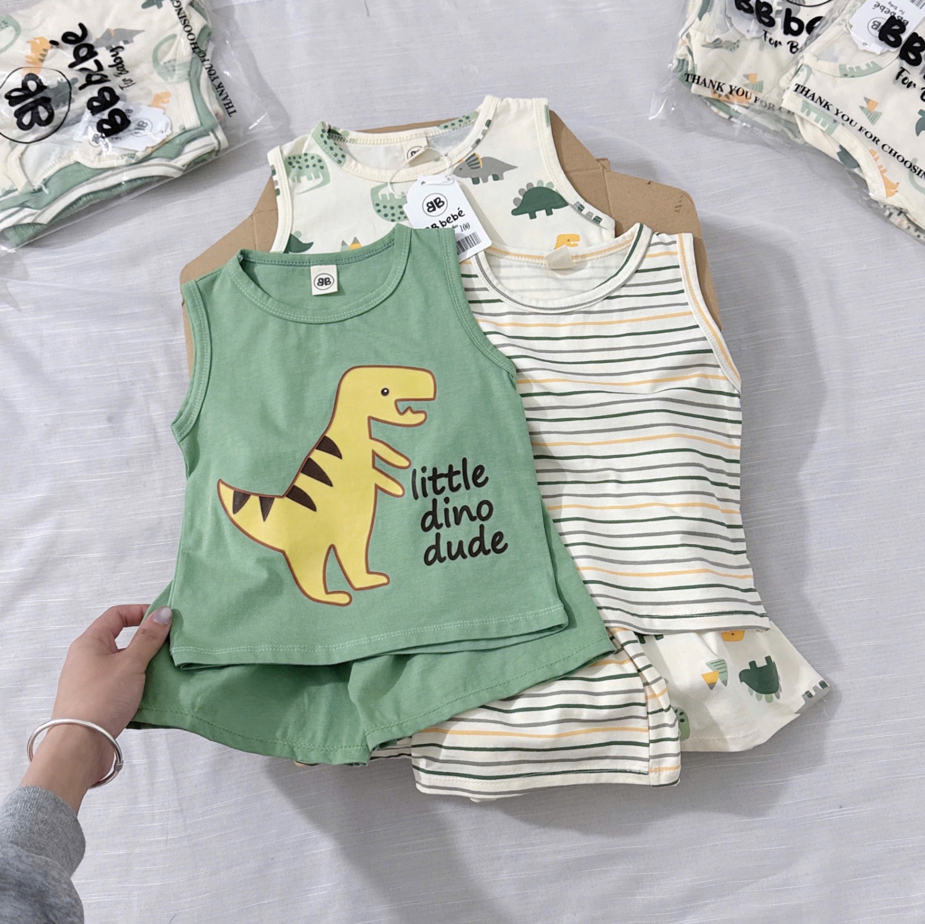 T573 - SET 3 BỘ ĐÙI BÉ TRAI BA LỖ KHỦNG LONG xanh lá be kẻ