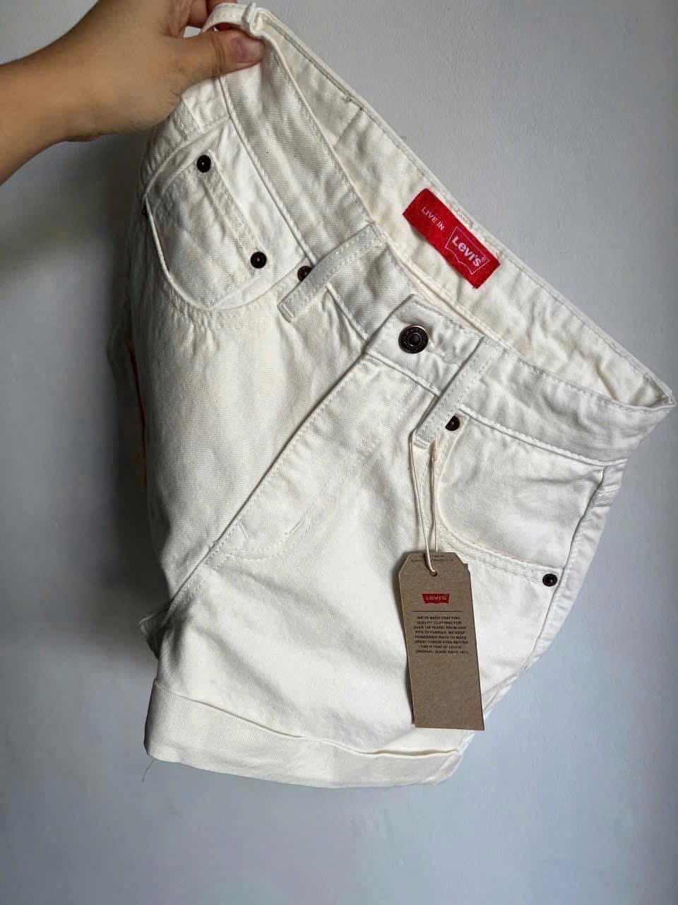 QNU576 - QUẦN SHORT JEANS TRẮNG LEVIS XUẤT DƯ