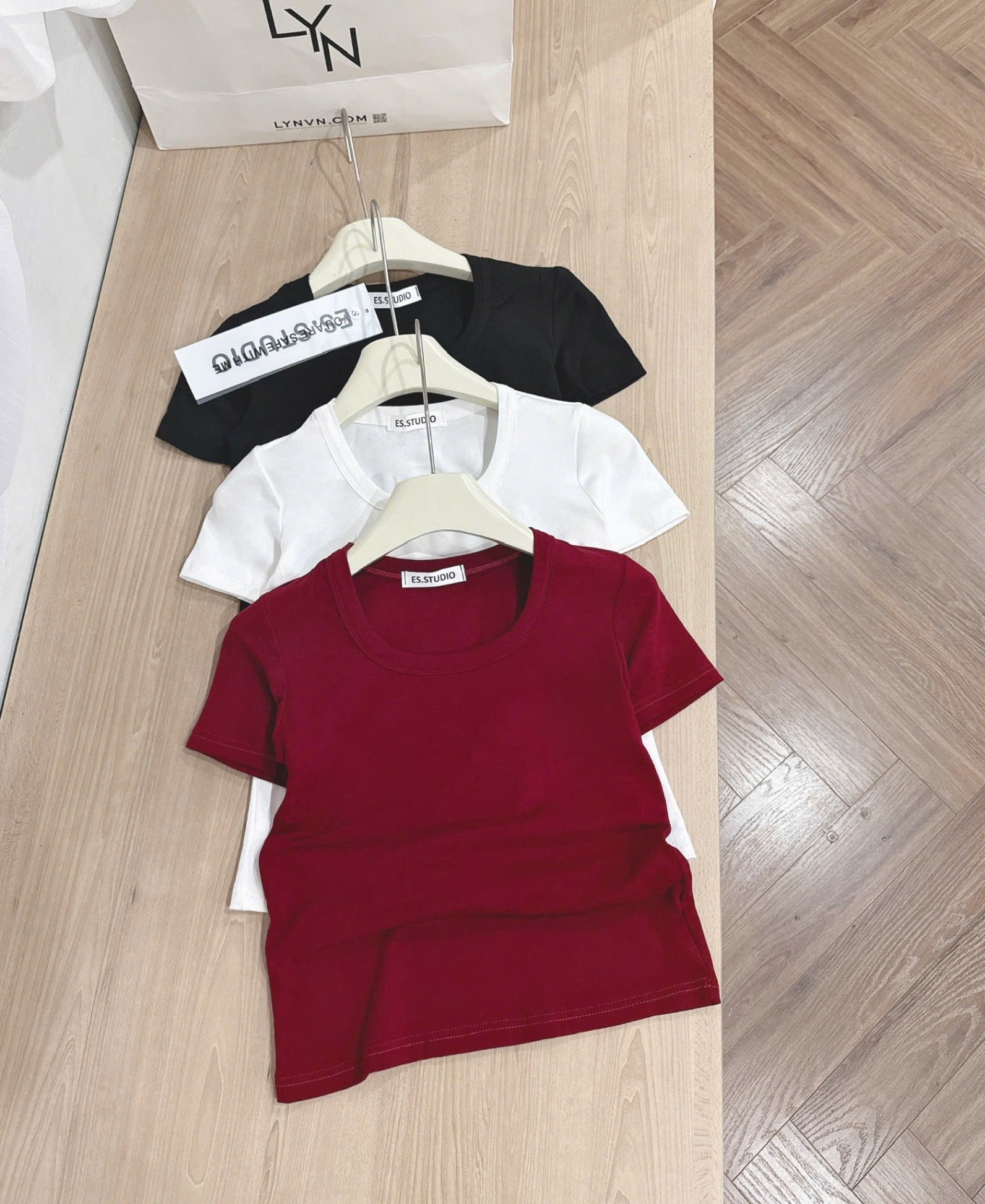 ANU189 - SET 3 ÁO ZIP NỮ CỔ U đen đỏ trắng