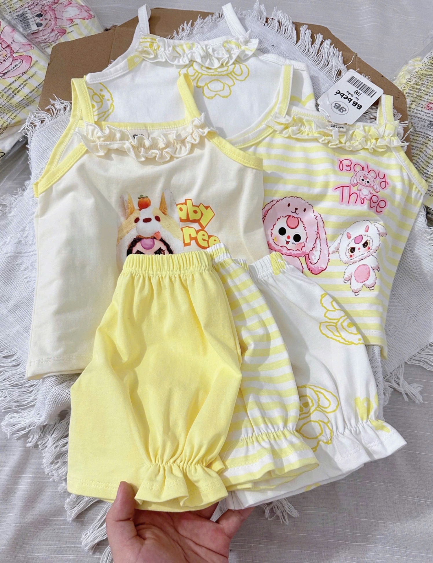 G538 - SET 3 BỘ ĐÙI BÉ GÁI 2S CỔ BÈO BABY3 VÀNG