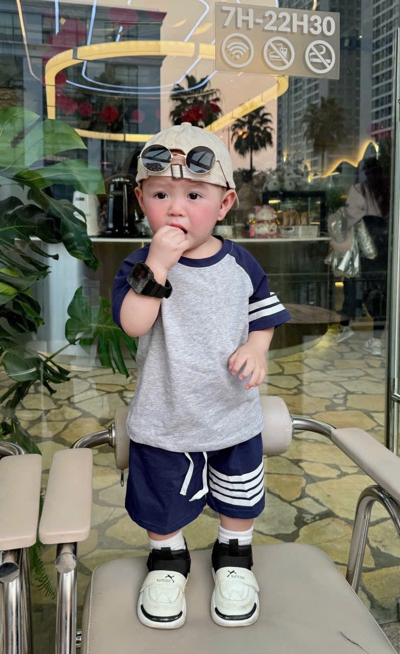 T563 - SET 2 BỘ ĐÙI BÉ TRAI PHỐI GHI THAN TRẮNG SỌC THOM