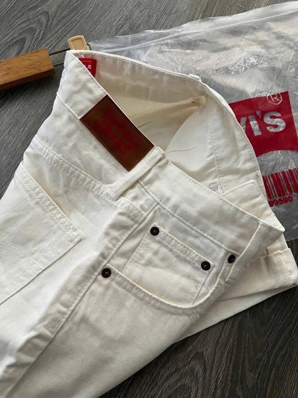 QNU576 - QUẦN SHORT JEANS TRẮNG LEVIS XUẤT DƯ
