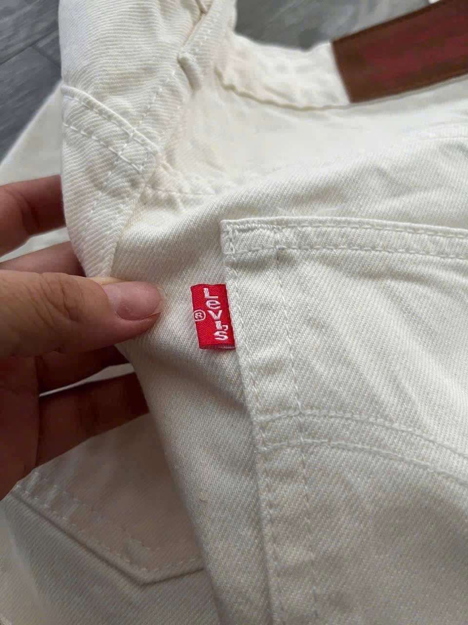 QNU576 - QUẦN SHORT JEANS TRẮNG LEVIS XUẤT DƯ