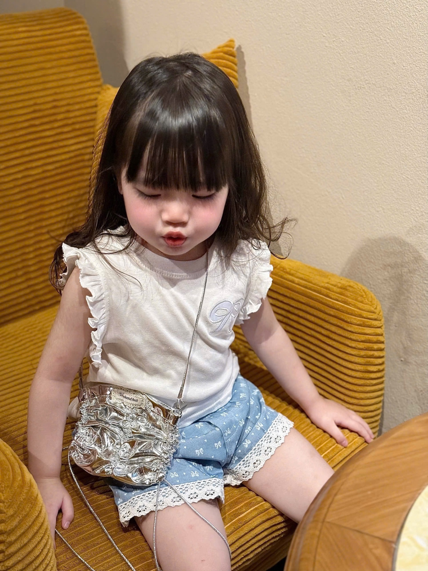 AB701 - SET 2 ÁO BÉ GÁI ĐEN TRẮNG BÈO VAI THÊU NƠ