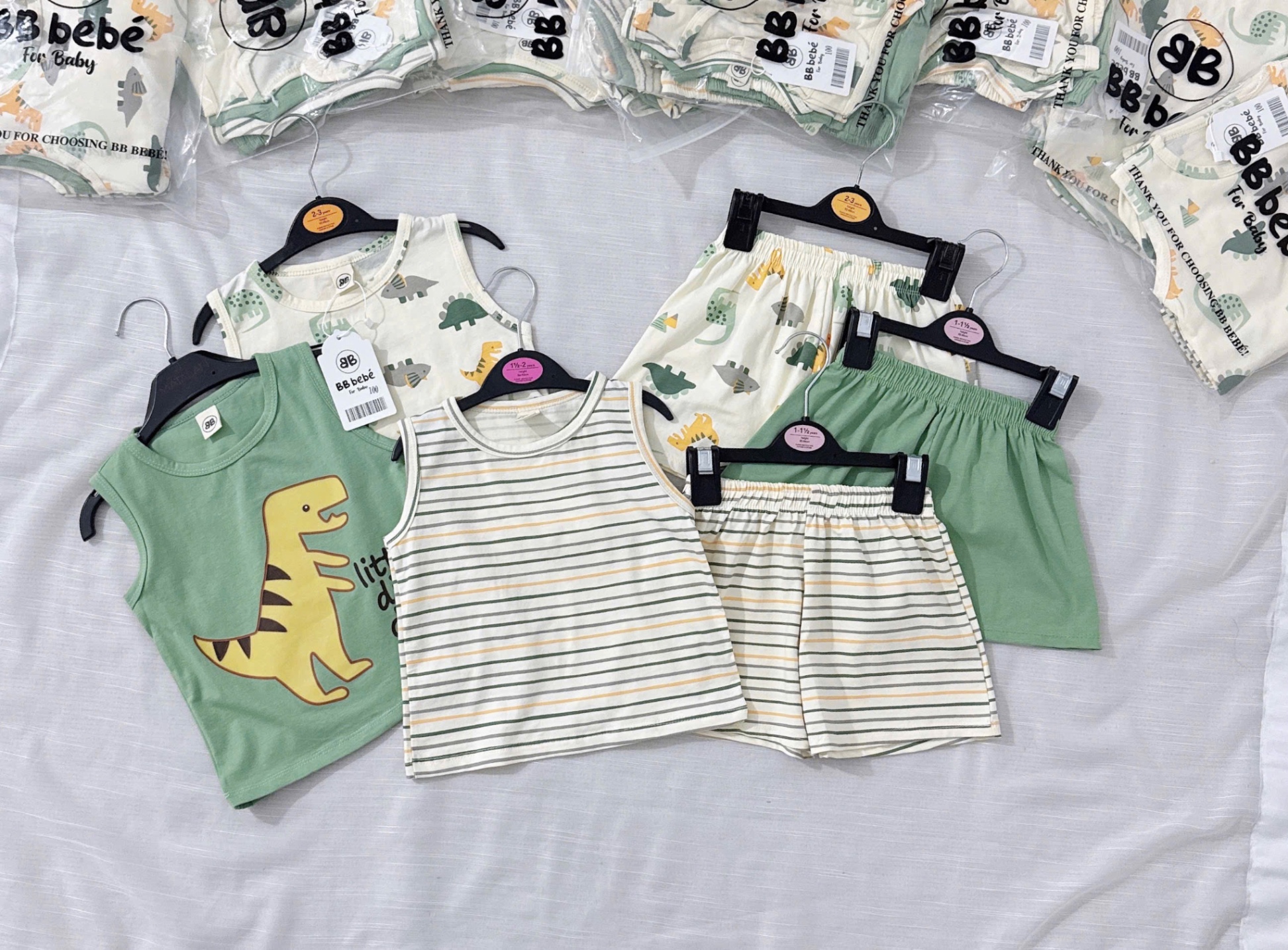 T573 - SET 3 BỘ ĐÙI BÉ TRAI BA LỖ KHỦNG LONG xanh lá be kẻ