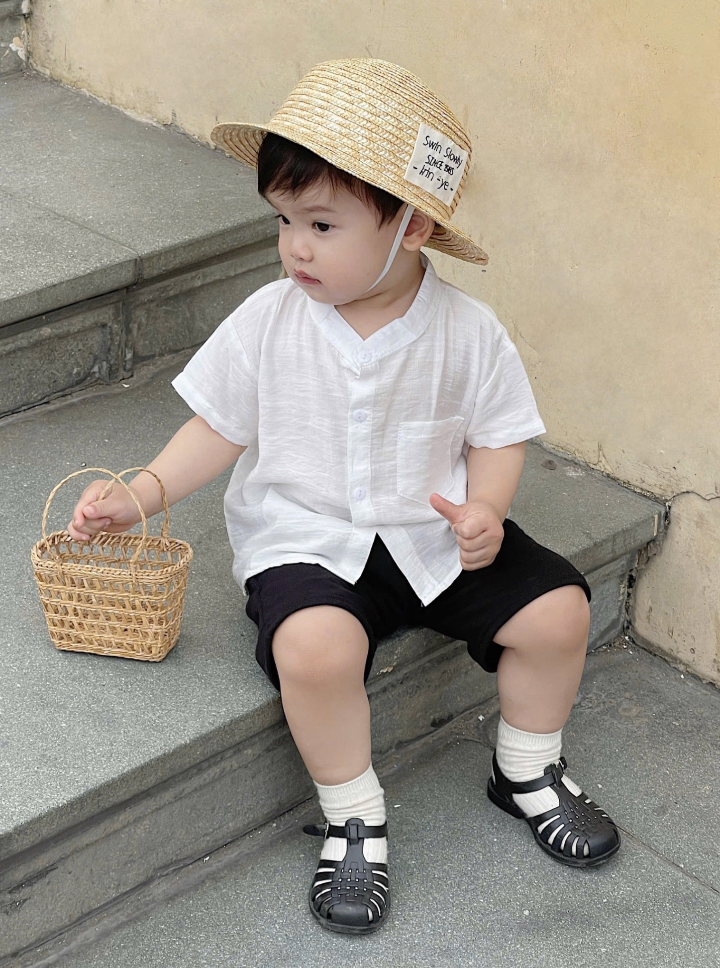 T570 - BỘ ĐÙI BÉ TRAI ÁO ĐŨI TRẮNG QUẦN ĐEN