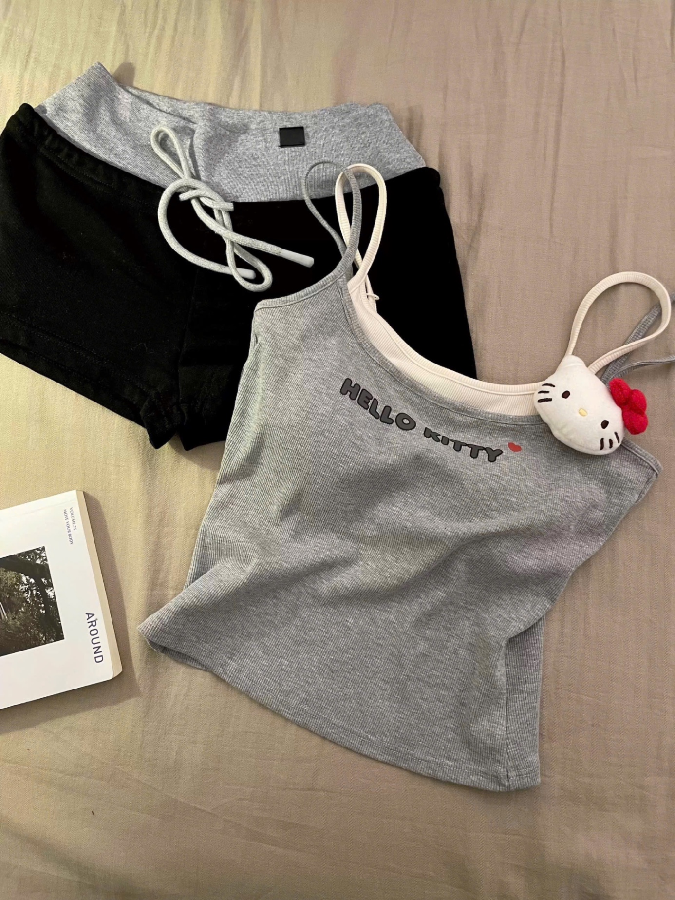 S907 - SET LEN TĂM 2S XÁM PHỐI BE HELLO KITTY