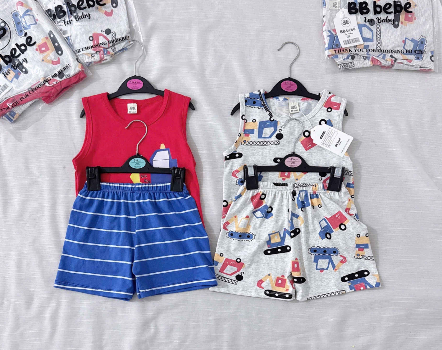T588 - SET 2 BỘ ĐÙI BÉ TRAI BA LỖ MÁY XÚC đỏ ghi