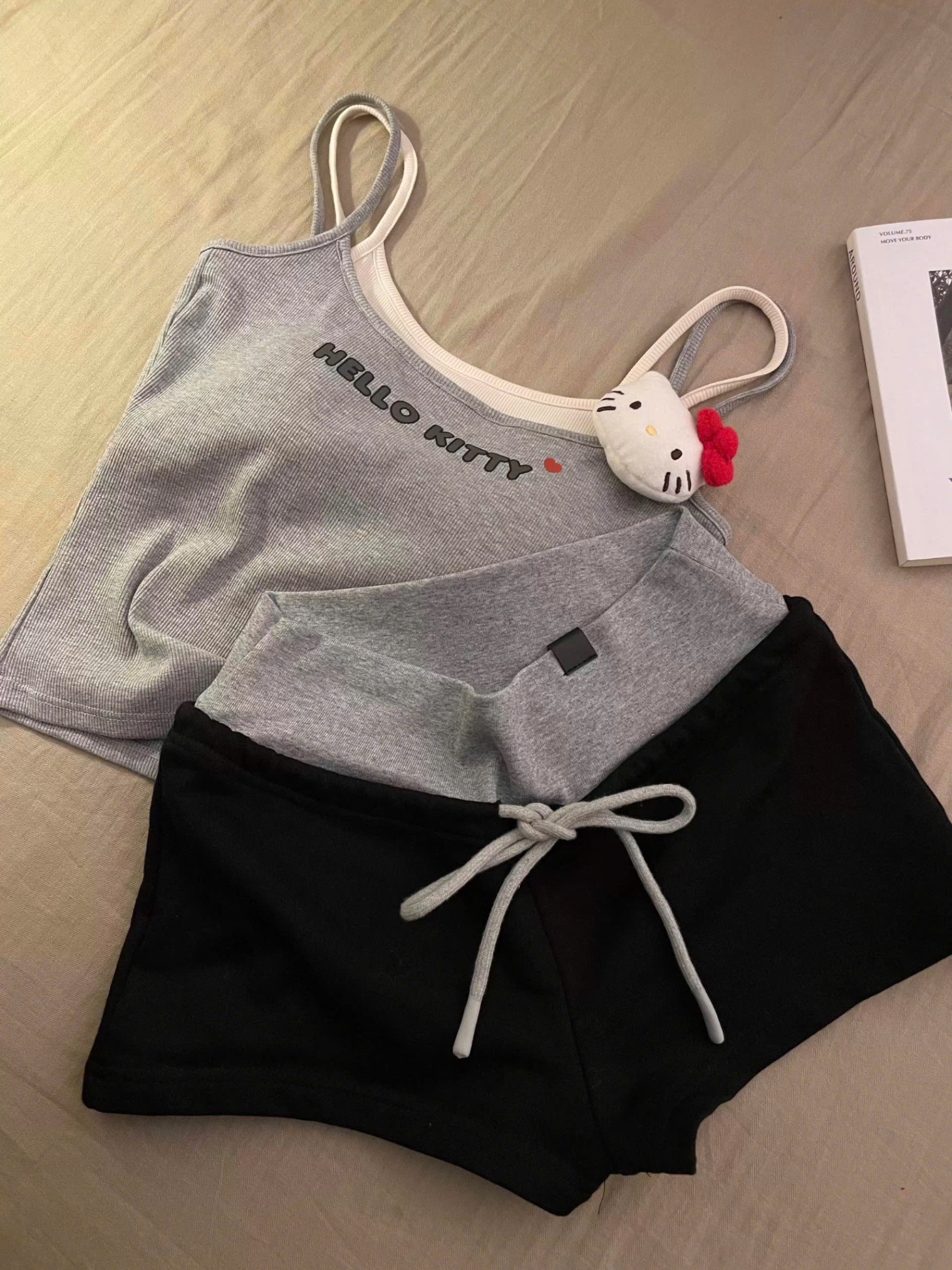 S907 - SET LEN TĂM 2S XÁM PHỐI BE HELLO KITTY