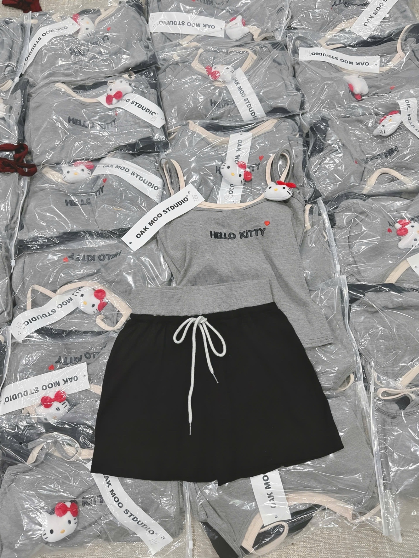 S907 - SET LEN TĂM 2S XÁM PHỐI BE HELLO KITTY