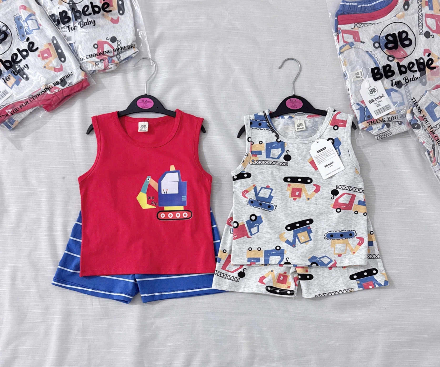 T588 - SET 2 BỘ ĐÙI BÉ TRAI BA LỖ MÁY XÚC đỏ ghi