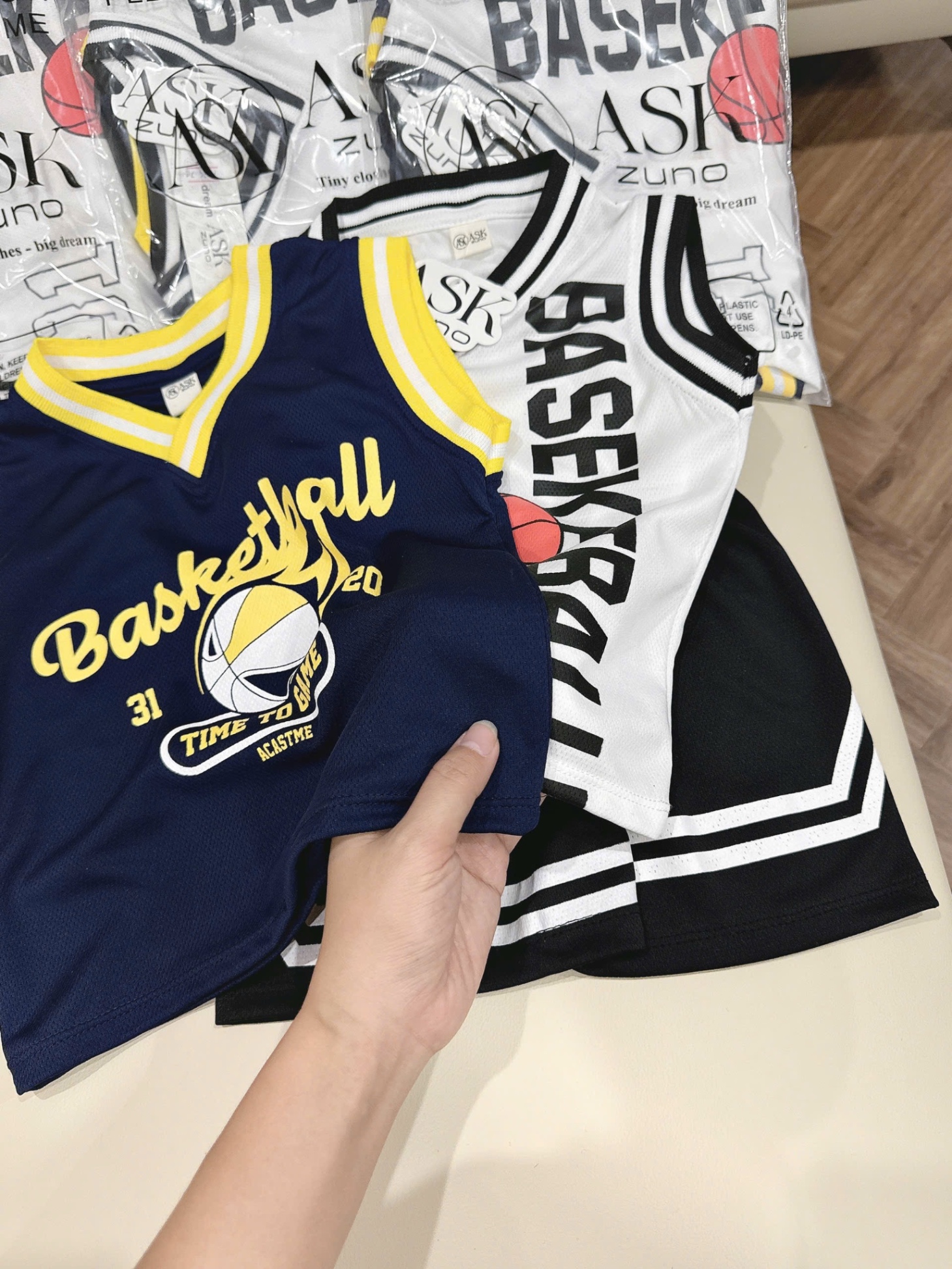 T589 - SET 2 BỘ ĐÙI BÉ TRAI BÓNG RỔ Basketball than trắng