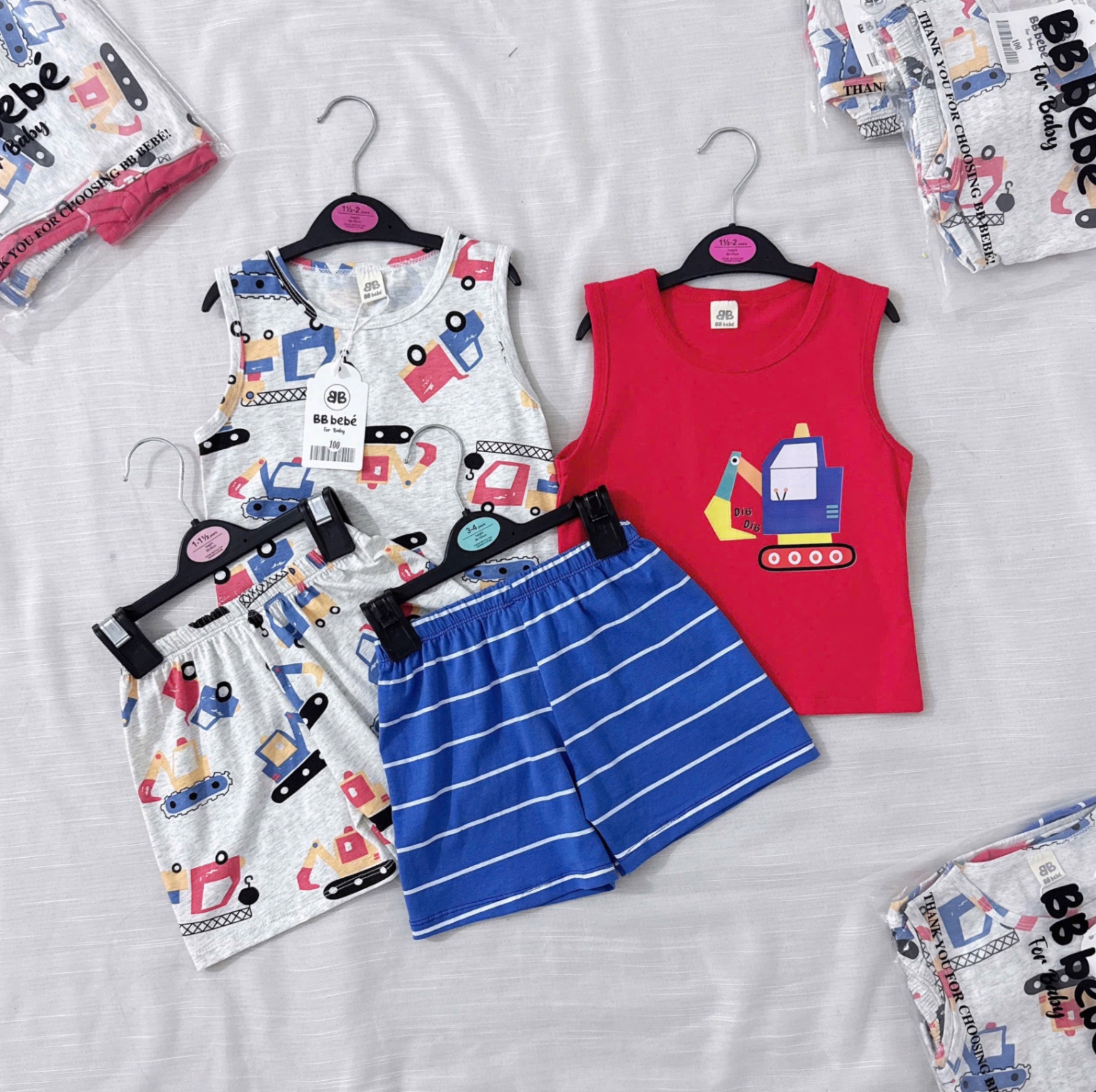 T588 - SET 2 BỘ ĐÙI BÉ TRAI BA LỖ MÁY XÚC đỏ ghi