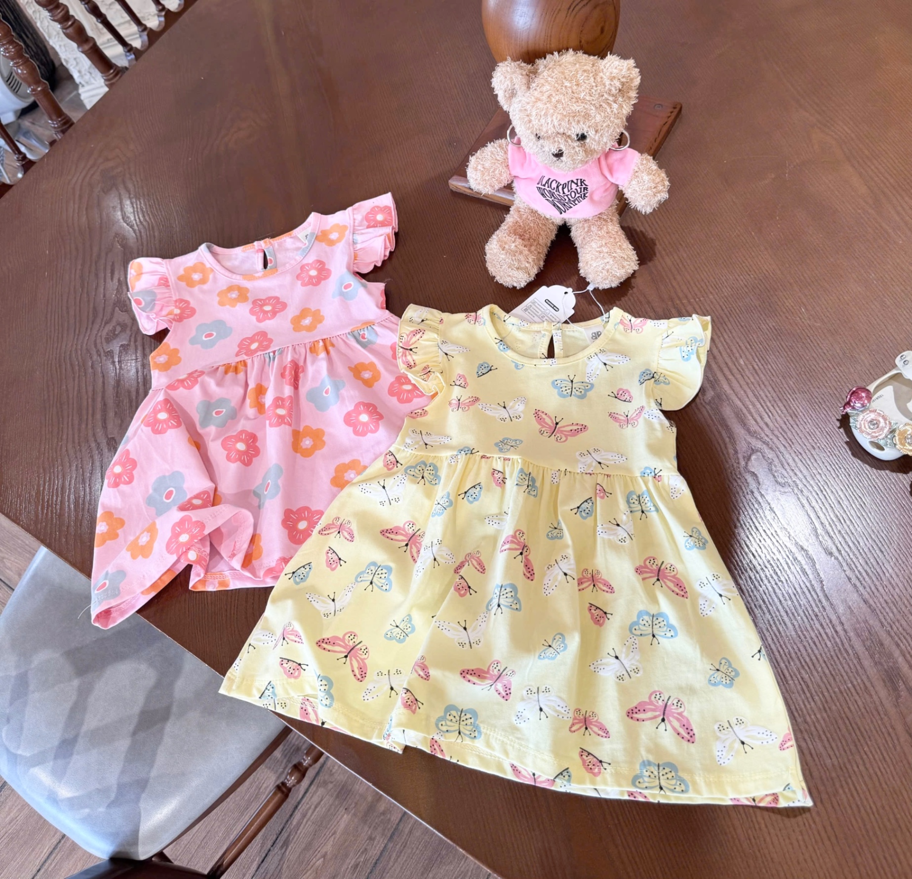 VB525 - SET 2 VÁY BÉ GÁI HOA BƯỚM CÁNH TIÊN vàng hồng