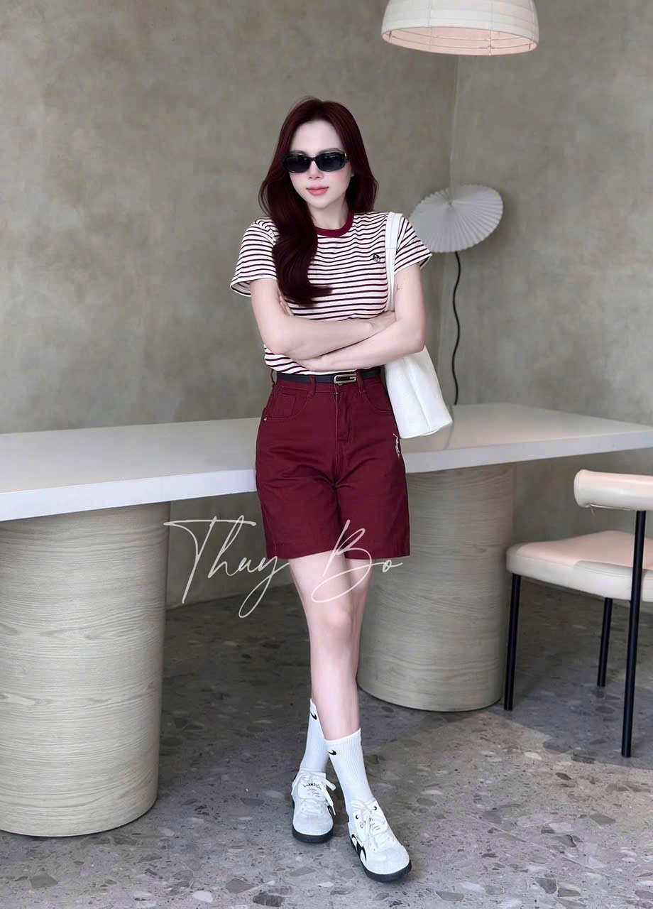S920 - SET NỮ ÁO KẺ ĐỎ THÊU C QUẦN SOOC ĐỎ