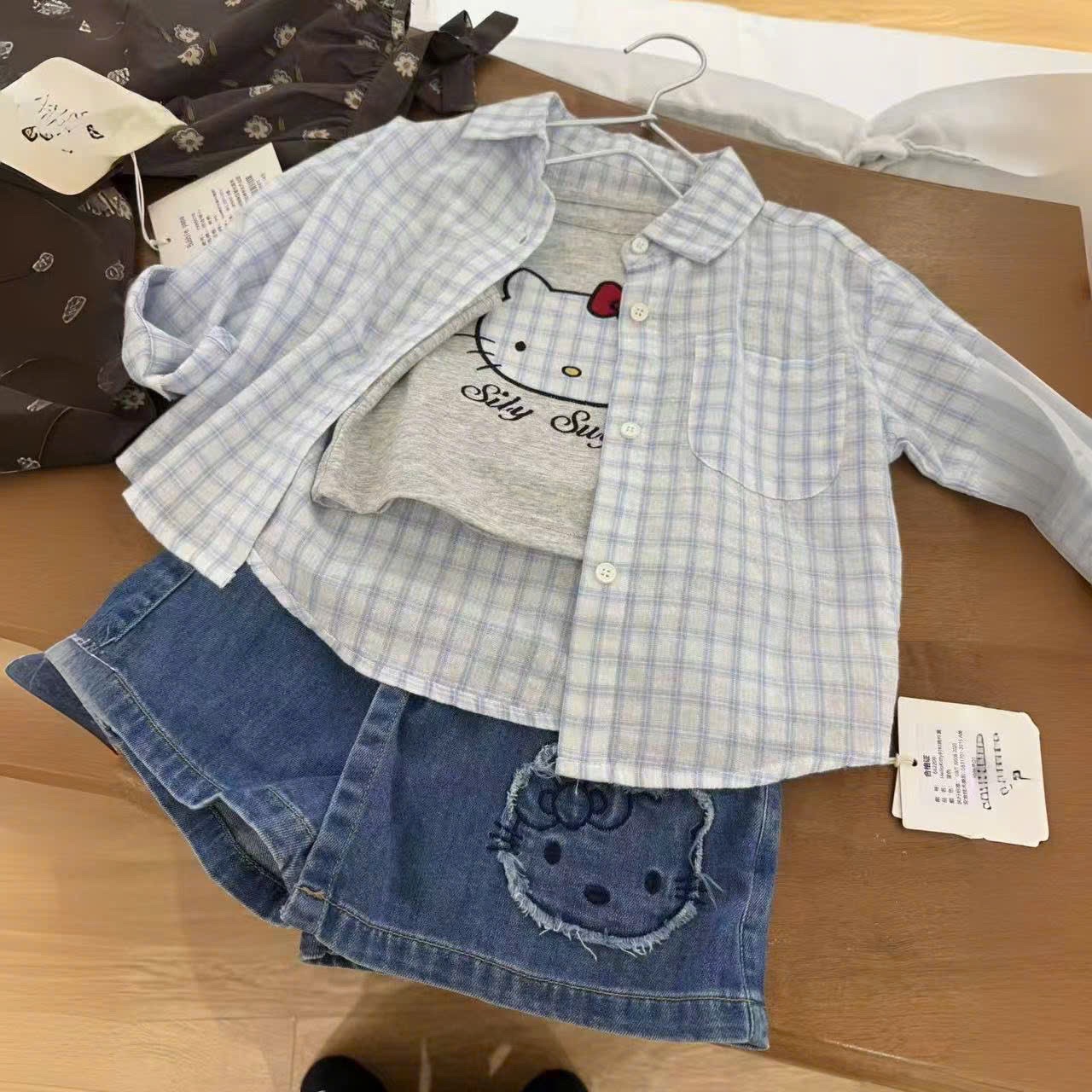 G561 - SET BÉ GÁI 3CT ÁO SƠ MI KẺ + ÁO 2S KITTY QUẦN BÒ