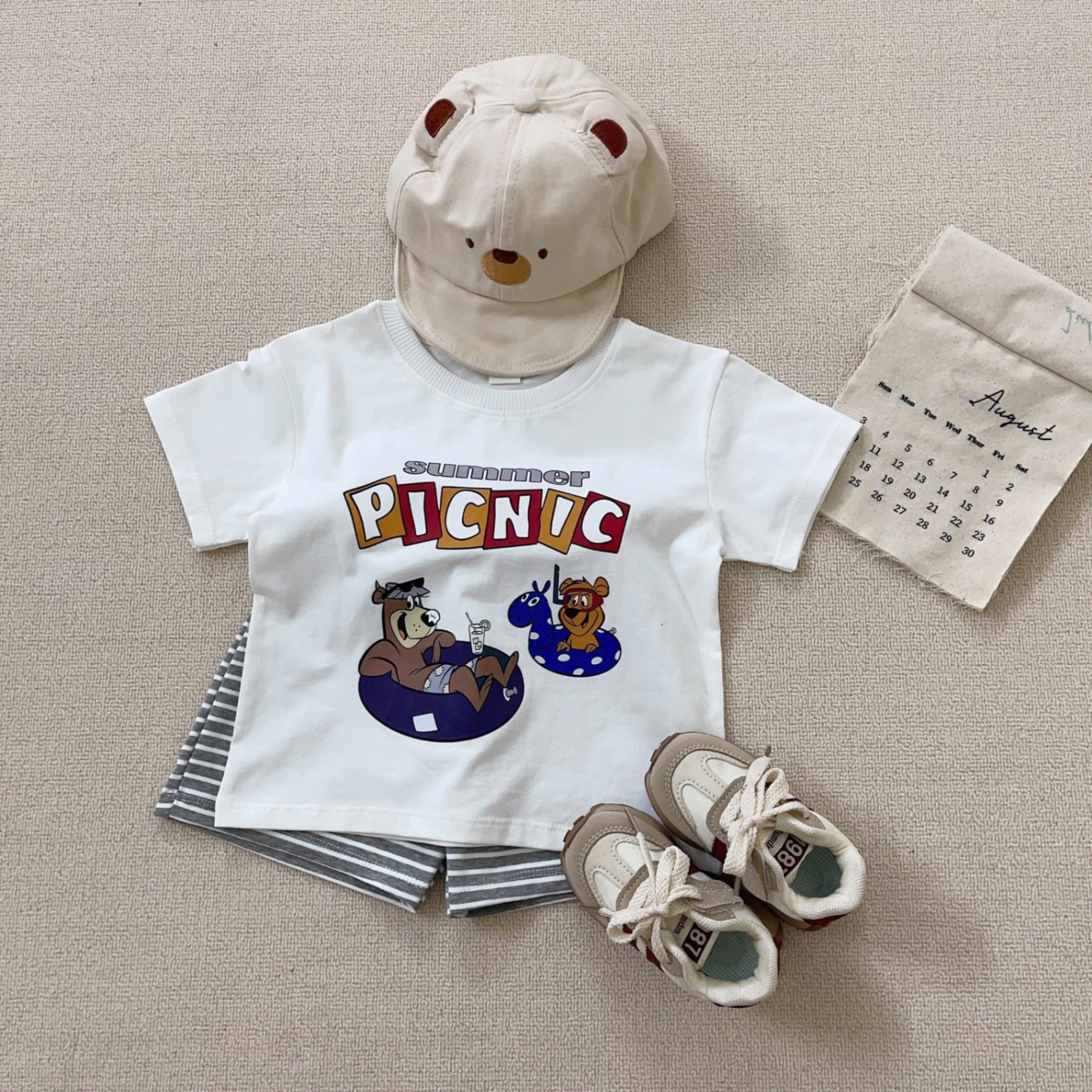 T600 - BỘ ĐÙI BÉ TRAI ÁO TRẮNG PICNIC QUẦN KẺ