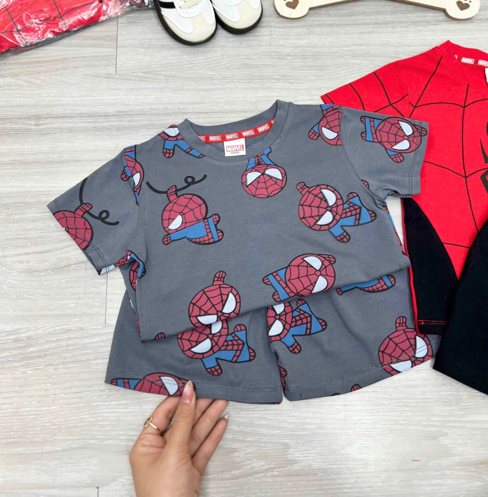 T595 - SET 2 BỘ ĐÙI BÉ TRAI NHỆN xám đậm đỏ