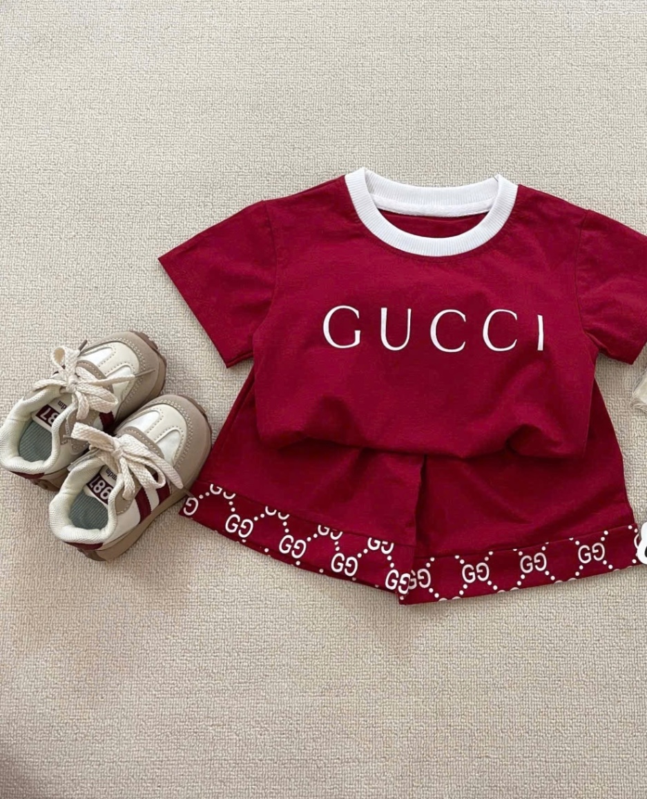 T603 - BỘ ĐÙI BÉ TRAI ĐỎ CỔ VIỀN PHỐI GUCCI