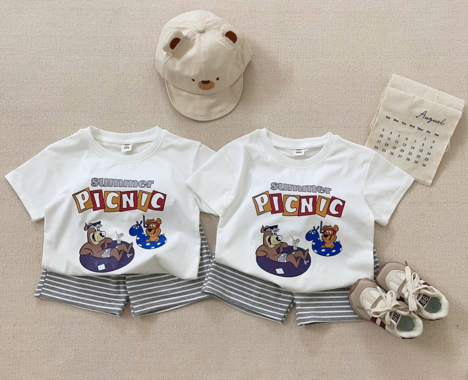 T600 - BỘ ĐÙI BÉ TRAI ÁO TRẮNG PICNIC QUẦN KẺ