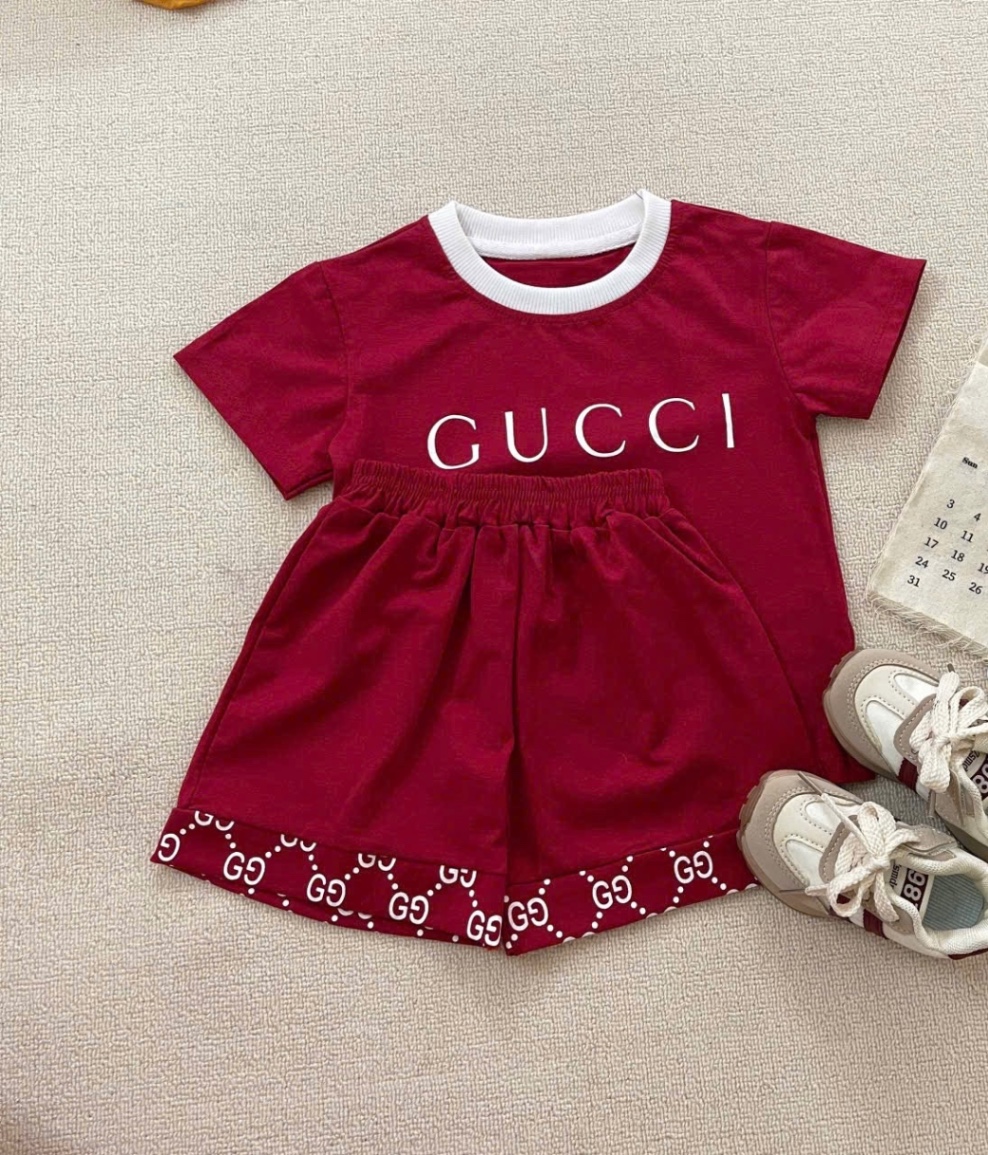 T603 - BỘ ĐÙI BÉ TRAI ĐỎ CỔ VIỀN PHỐI GUCCI