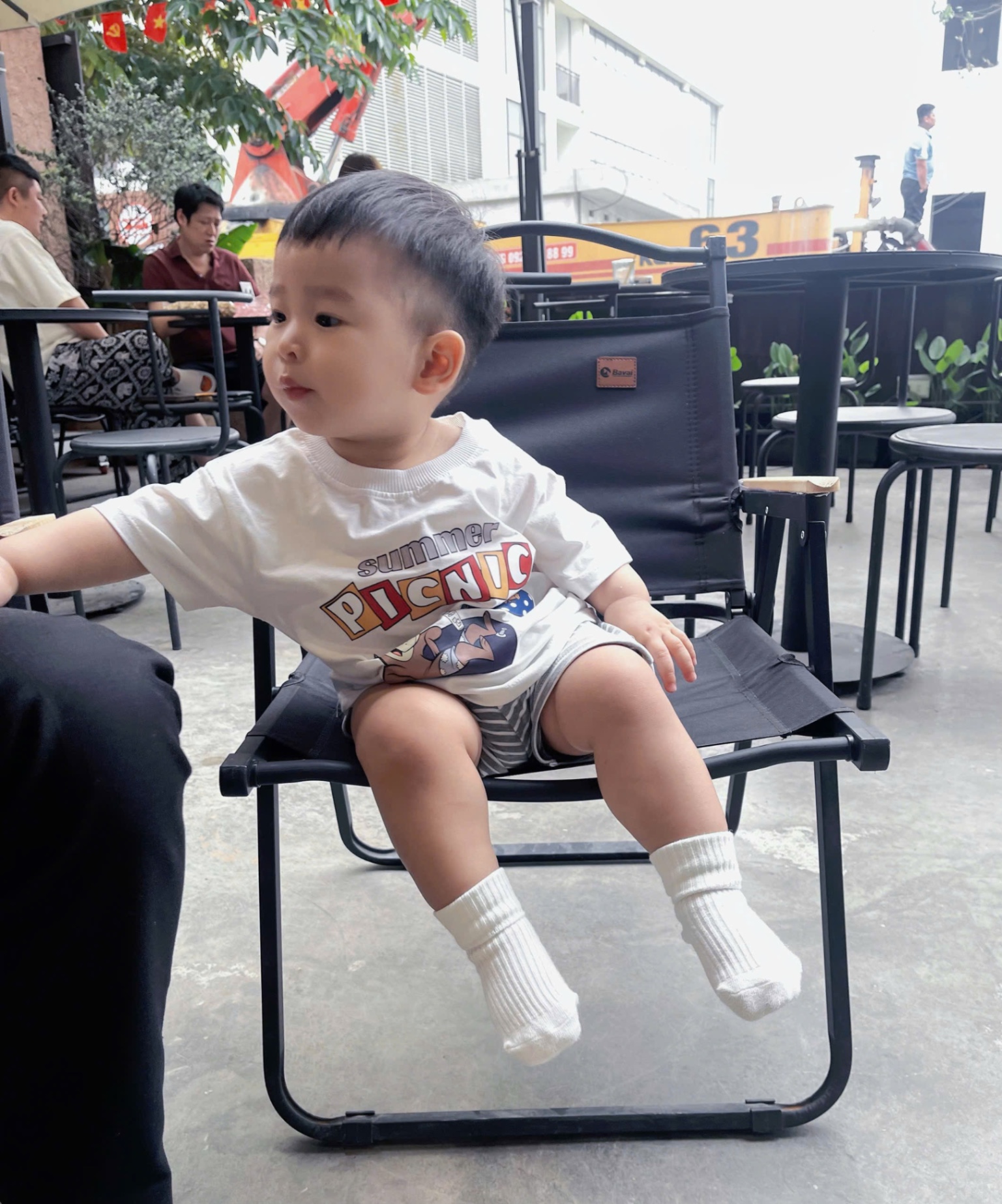 T600 - BỘ ĐÙI BÉ TRAI ÁO TRẮNG PICNIC QUẦN KẺ