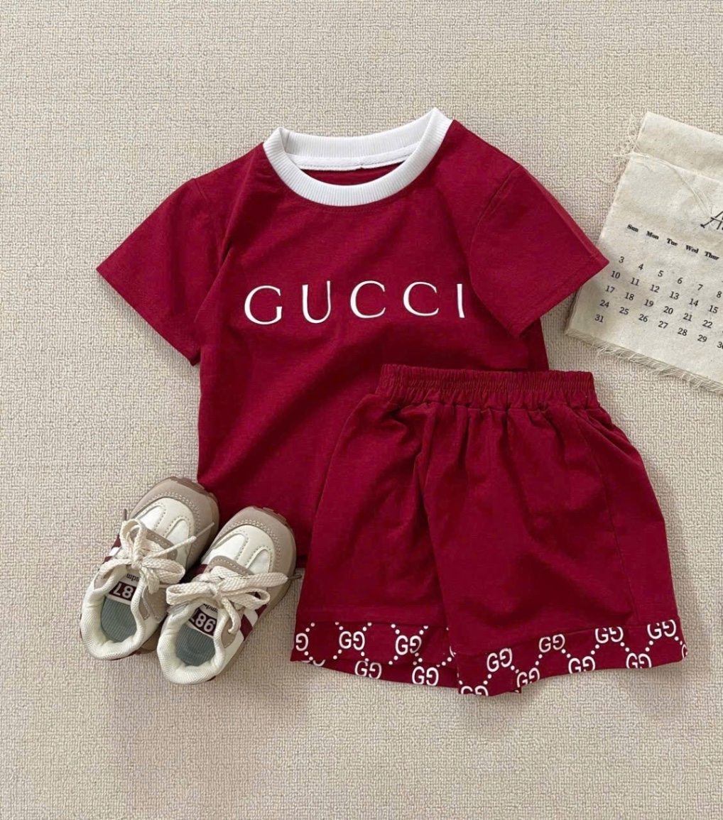 T603 - BỘ ĐÙI BÉ TRAI ĐỎ CỔ VIỀN PHỐI GUCCI
