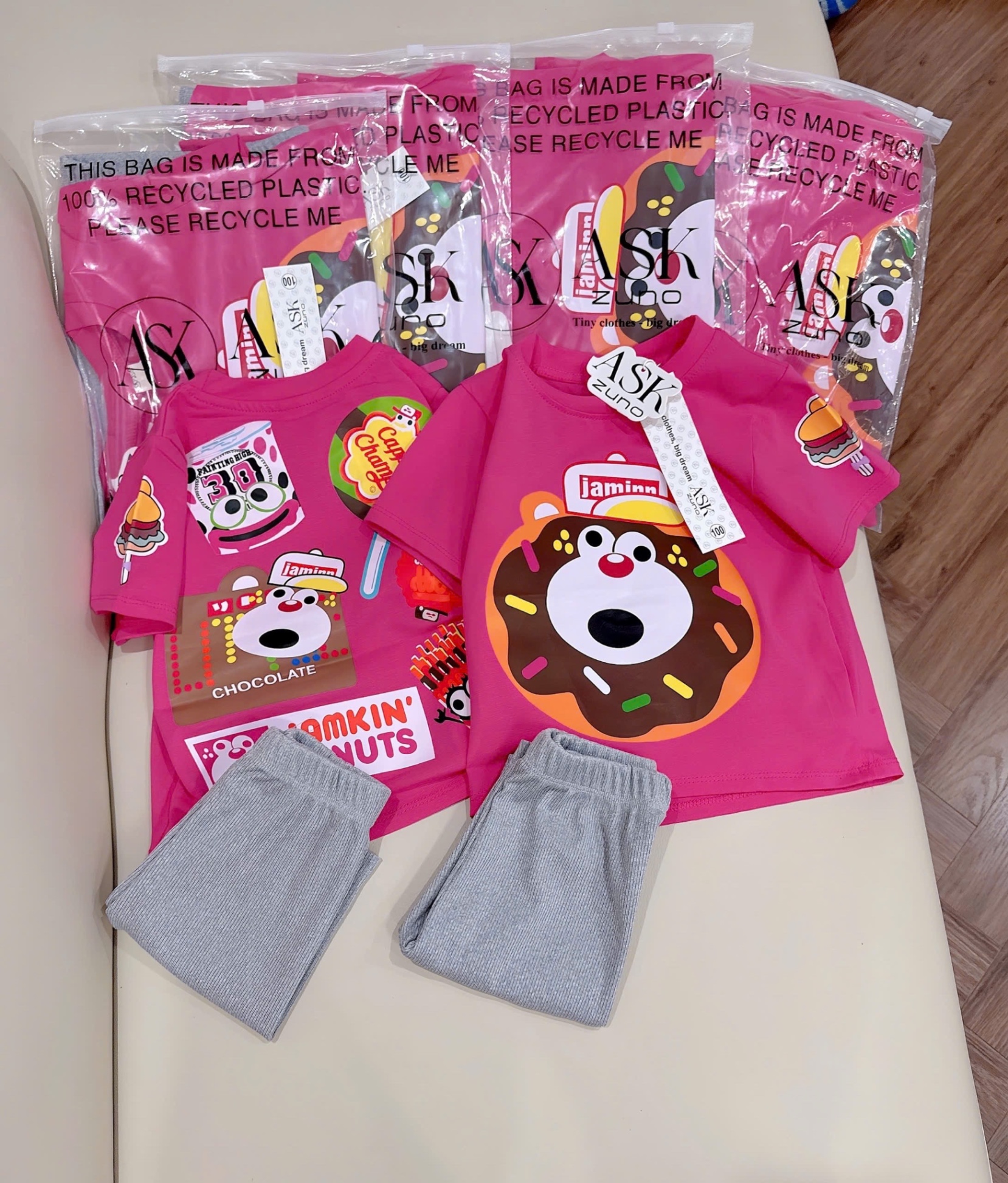 G560 - BỘ ĐÙI BÉ GÁI ÁO HỒNG DONUTS QUẦN XÁM