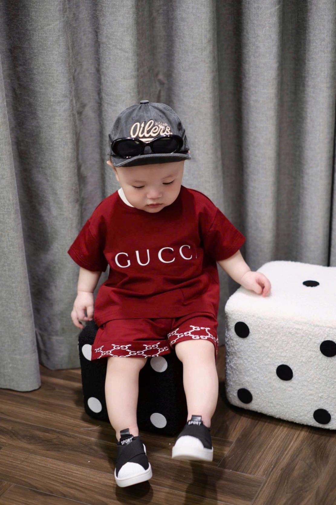 T603 - BỘ ĐÙI BÉ TRAI ĐỎ CỔ VIỀN PHỐI GUCCI