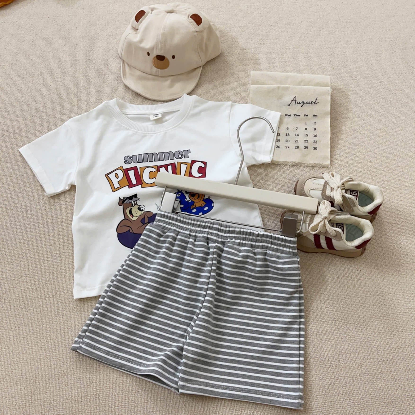 T600 - BỘ ĐÙI BÉ TRAI ÁO TRẮNG PICNIC QUẦN KẺ