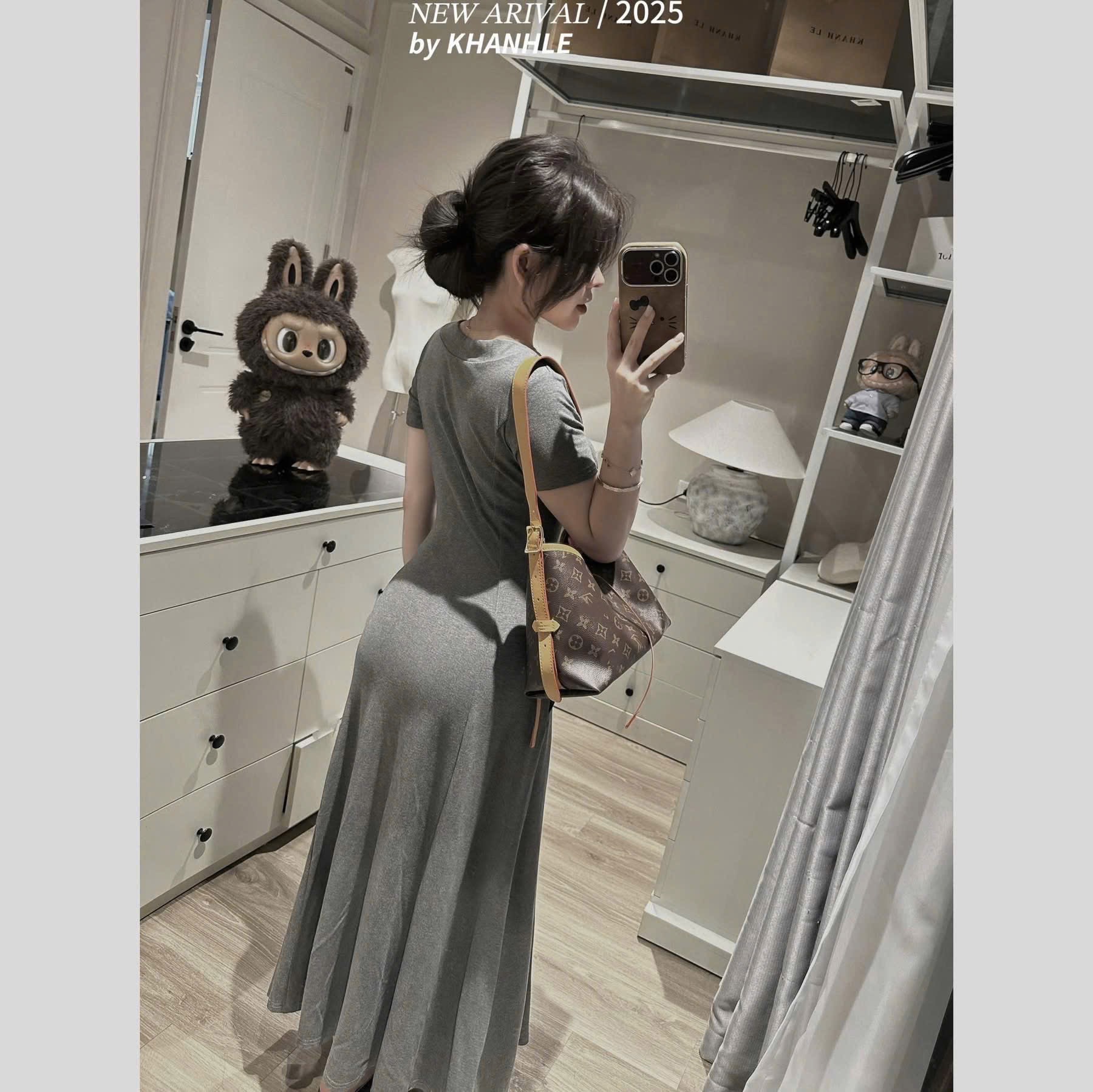 V465 - VÁY ZIP DÁNG DÀI CỔ TIM TRƠN M5230