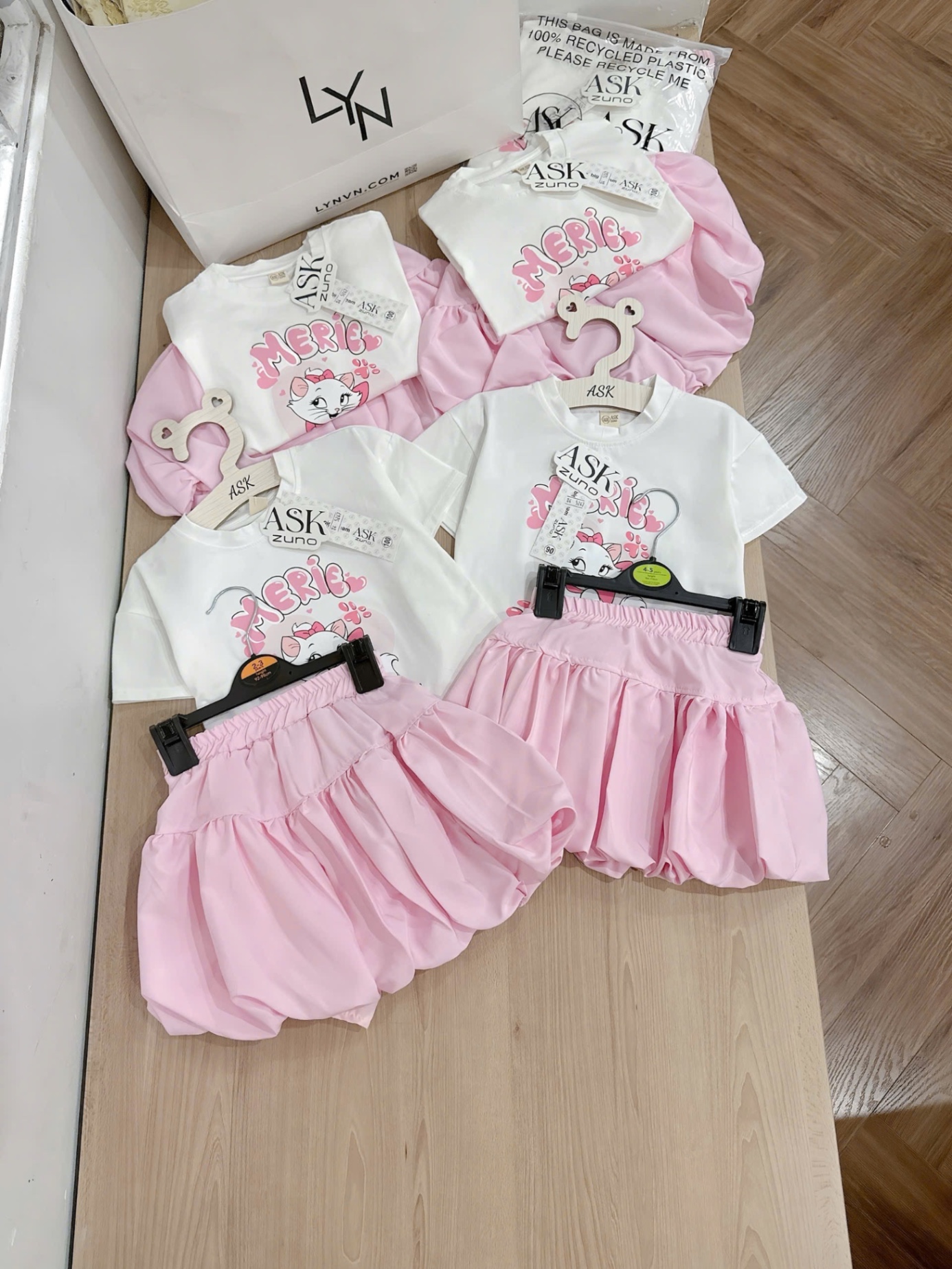 G575 - SET BÉ GÁI ÁO TRẮNG MÈO MERIE CVAY BỒNG