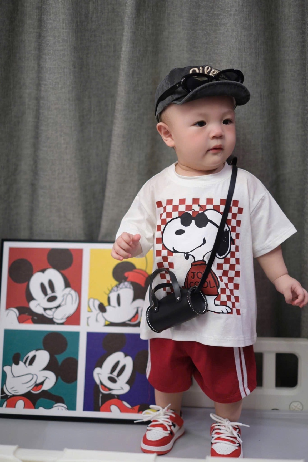 T609 - BỘ ĐÙI BÉ TRAI ÁO TRẮNG CHÓ JOE COOL QUẦN ĐỎ