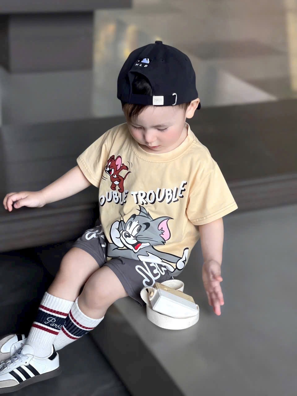T629 - BỘ ĐÙI BÉ TRAI ÁO BE TOM JERRY TROUBLE QUẦN XÁM
