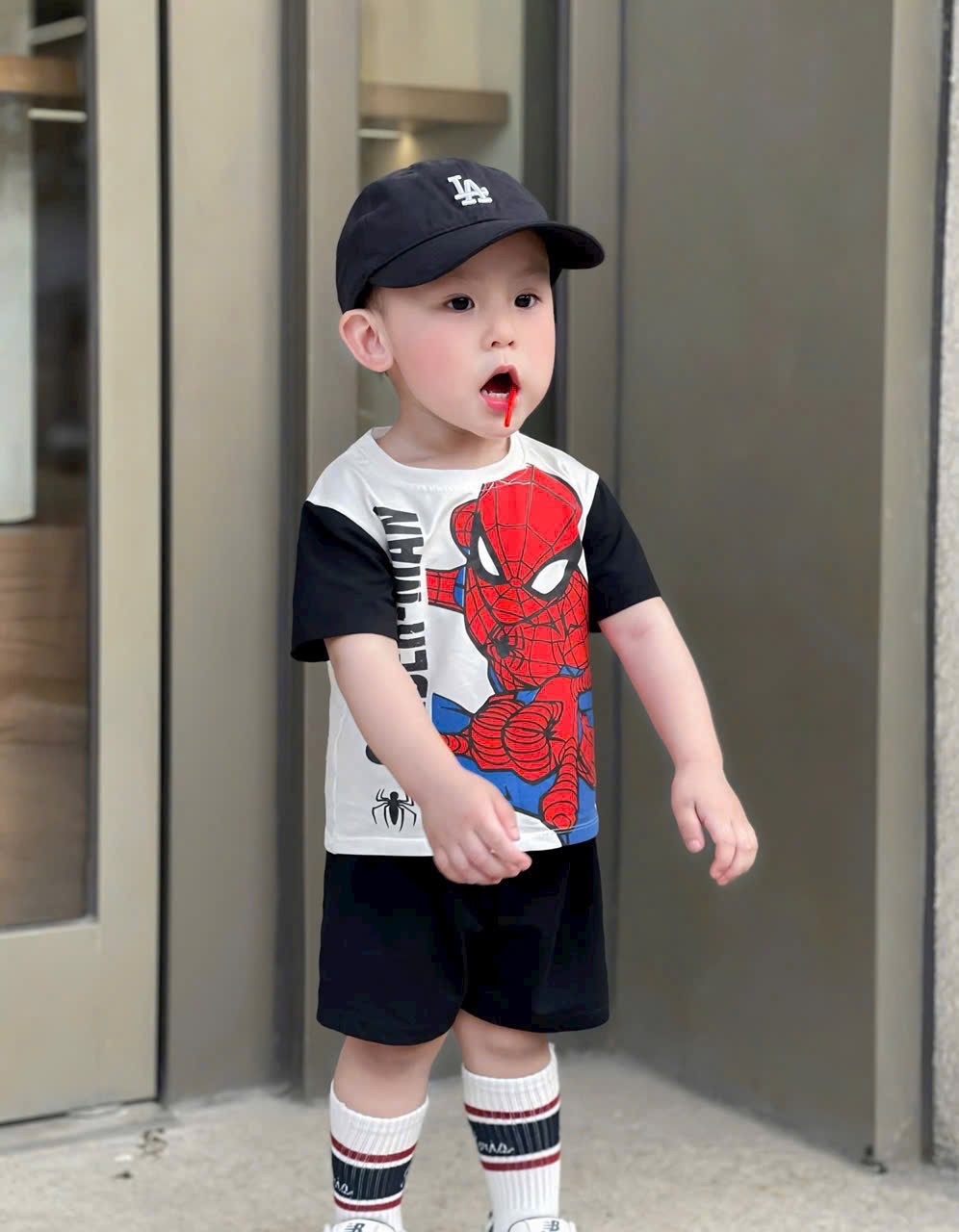 T630 - BỘ ĐÙI BÉ TRAI ÁO TRẮNG TAY ĐEN SPIDERMAN