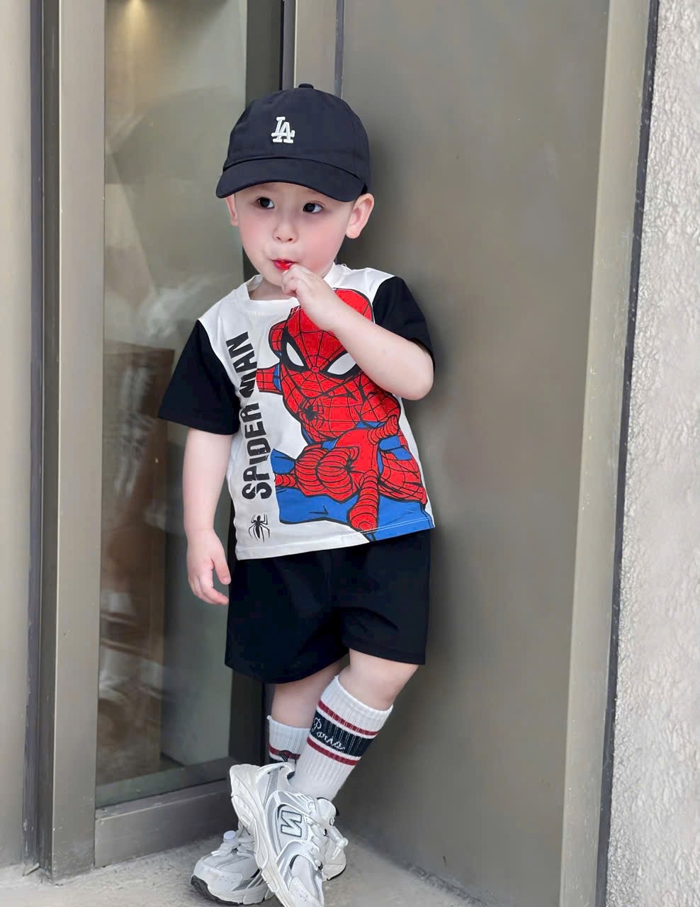 T630 - BỘ ĐÙI BÉ TRAI ÁO TRẮNG TAY ĐEN SPIDERMAN