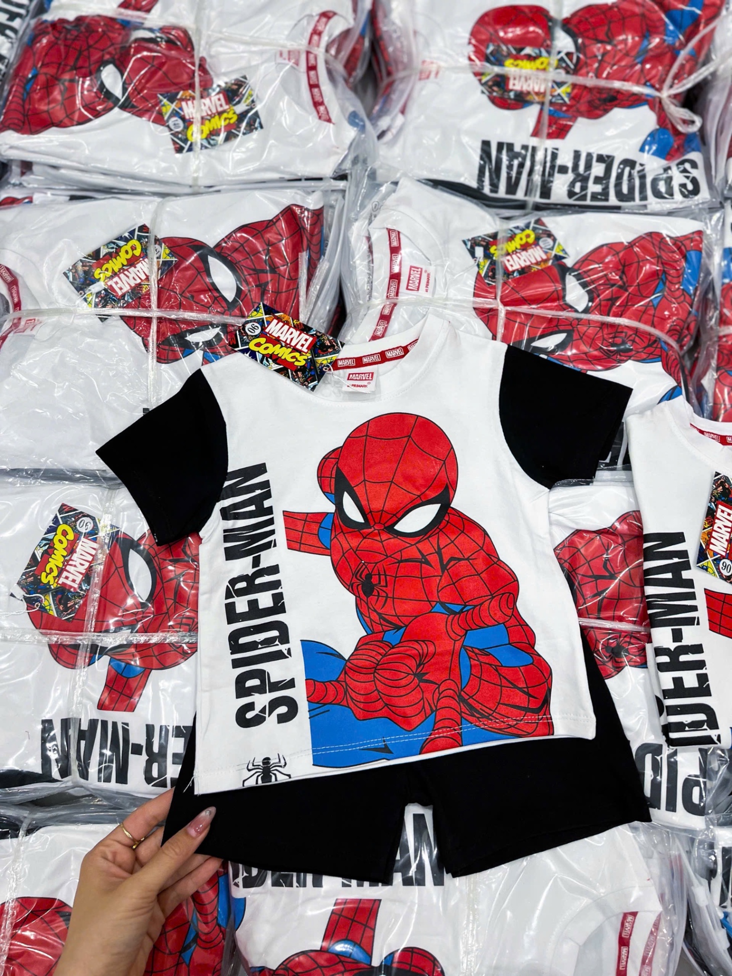 T630 - BỘ ĐÙI BÉ TRAI ÁO TRẮNG TAY ĐEN SPIDERMAN