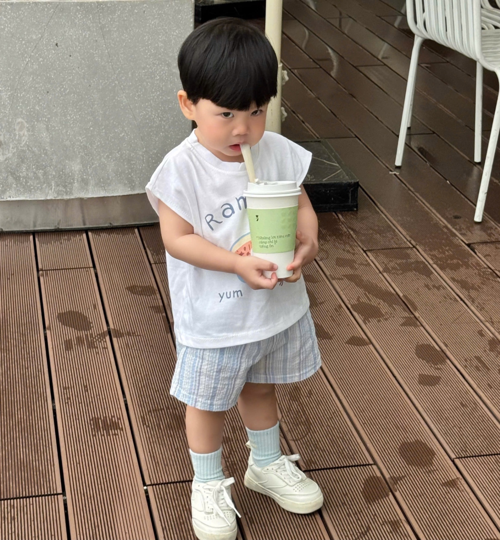 T618 - BỘ ĐÙI BÉ TRAI ÁO TRẮNG MÌ Ramen QUẦN XANH SỌC