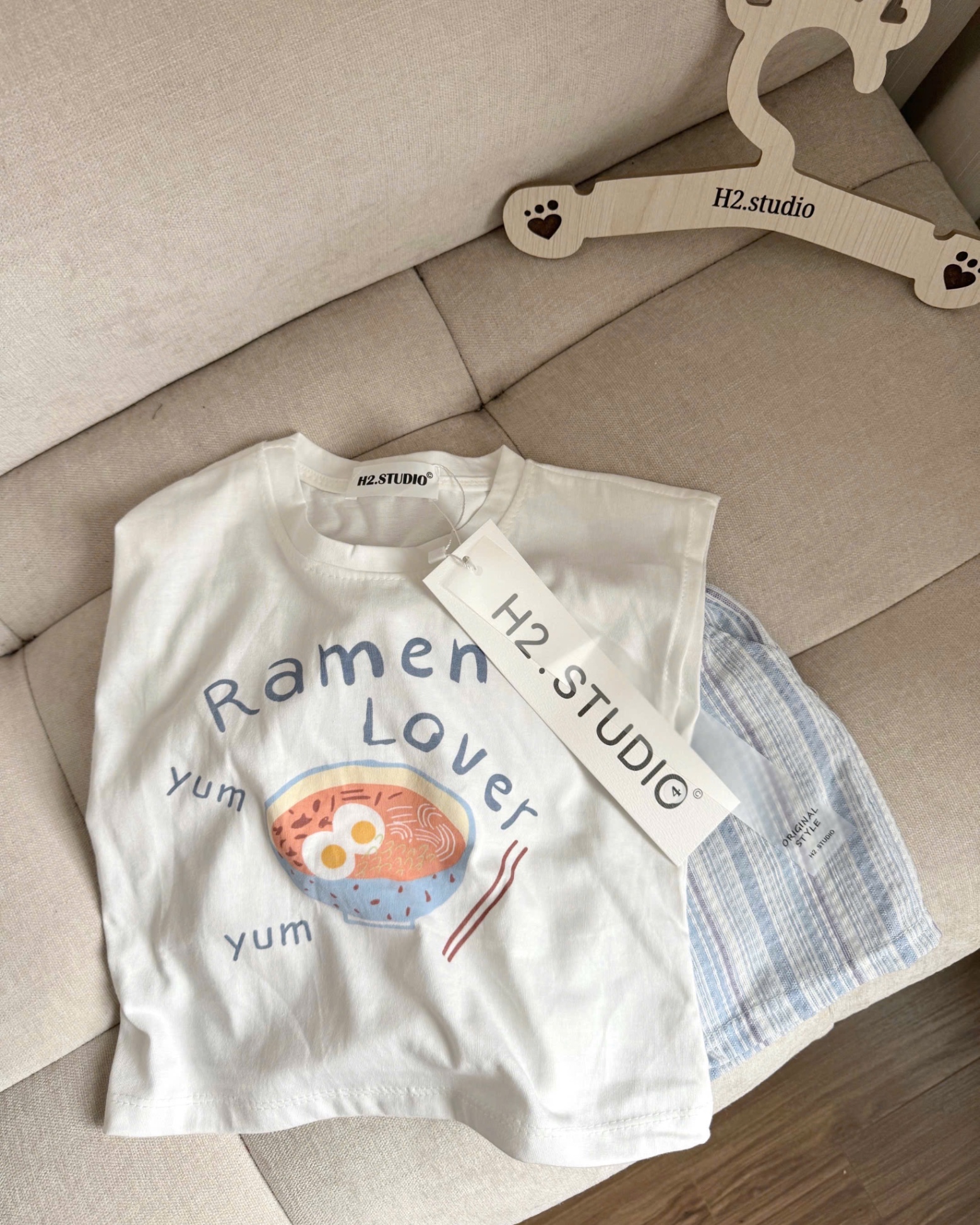 T618 - BỘ ĐÙI BÉ TRAI ÁO TRẮNG MÌ Ramen QUẦN XANH SỌC