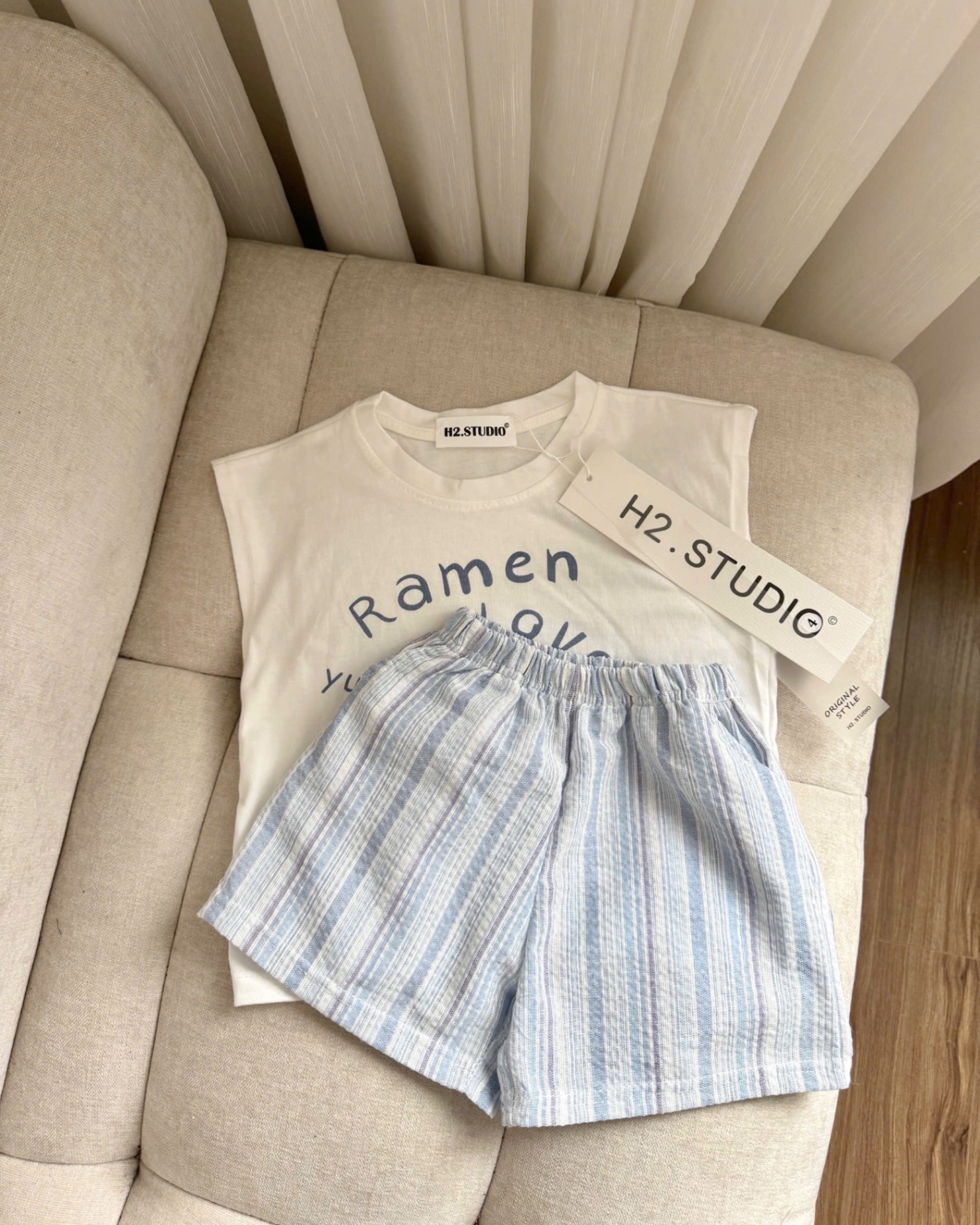 T618 - BỘ ĐÙI BÉ TRAI ÁO TRẮNG MÌ Ramen QUẦN XANH SỌC