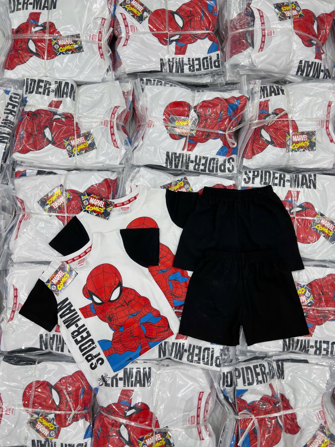 T630 - BỘ ĐÙI BÉ TRAI ÁO TRẮNG TAY ĐEN SPIDERMAN