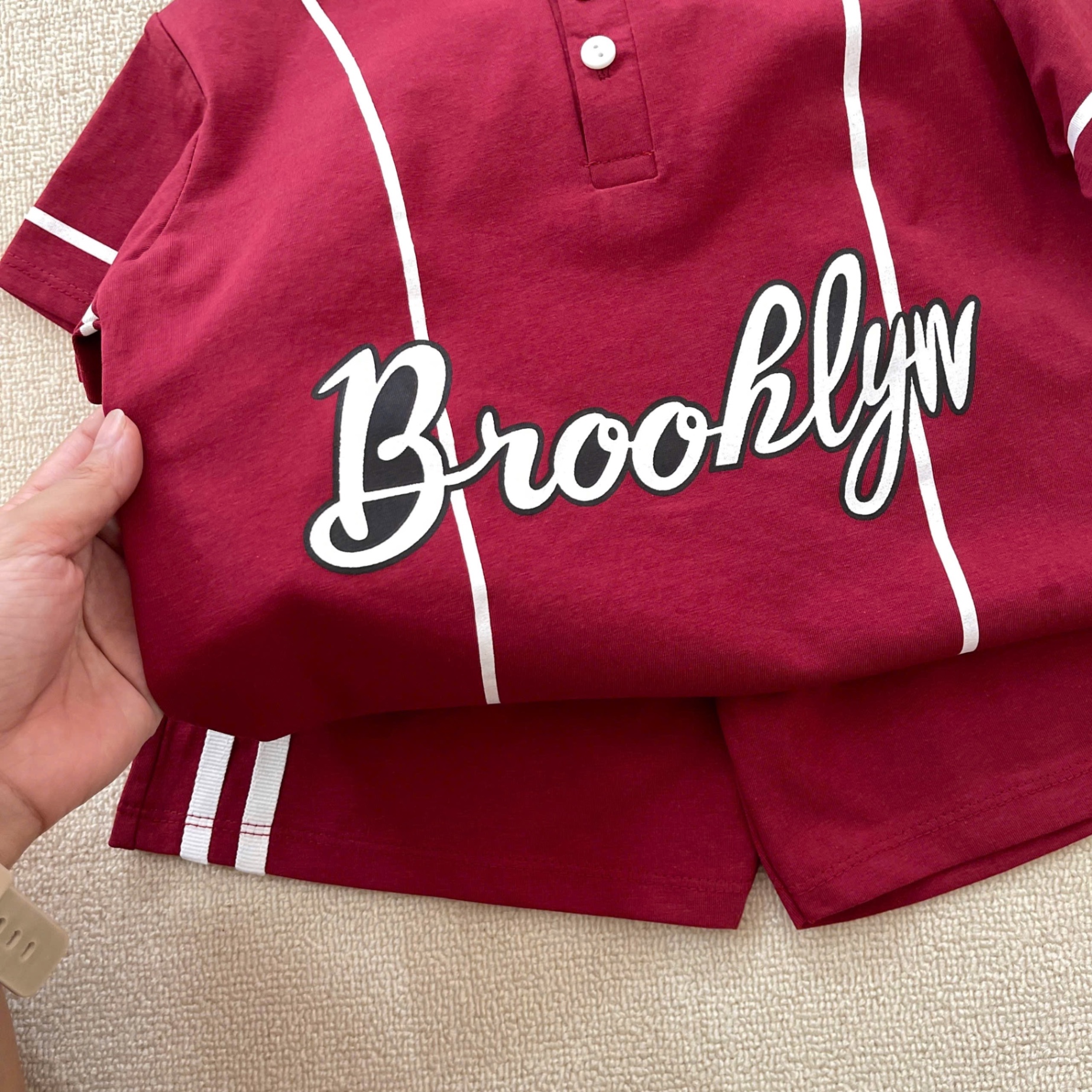T632 - BỘ ĐÙI BÉ TRAI CỔ CÚC ĐỎ ĐÔ Brooklyn