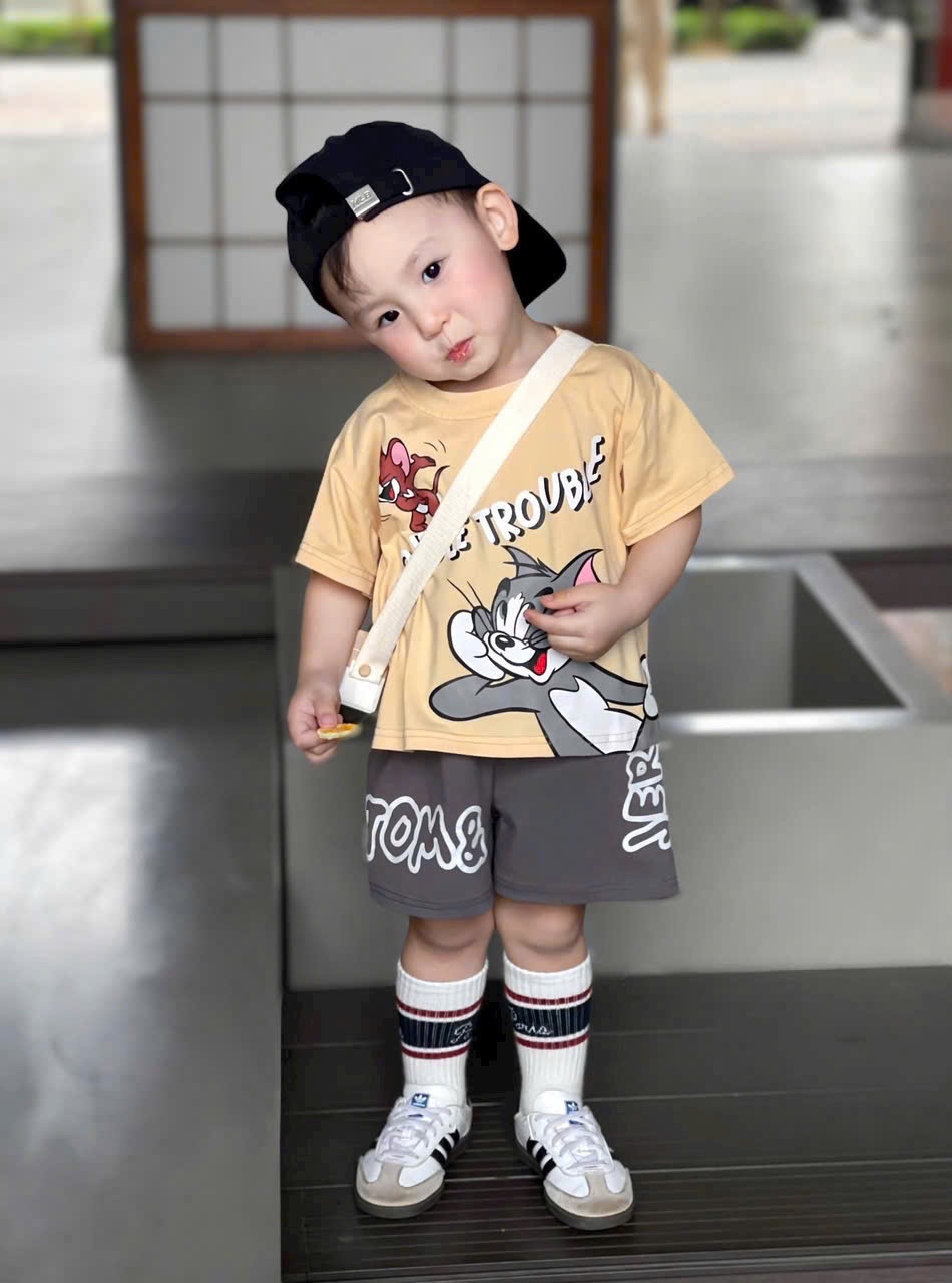 T629 - BỘ ĐÙI BÉ TRAI ÁO BE TOM JERRY TROUBLE QUẦN XÁM