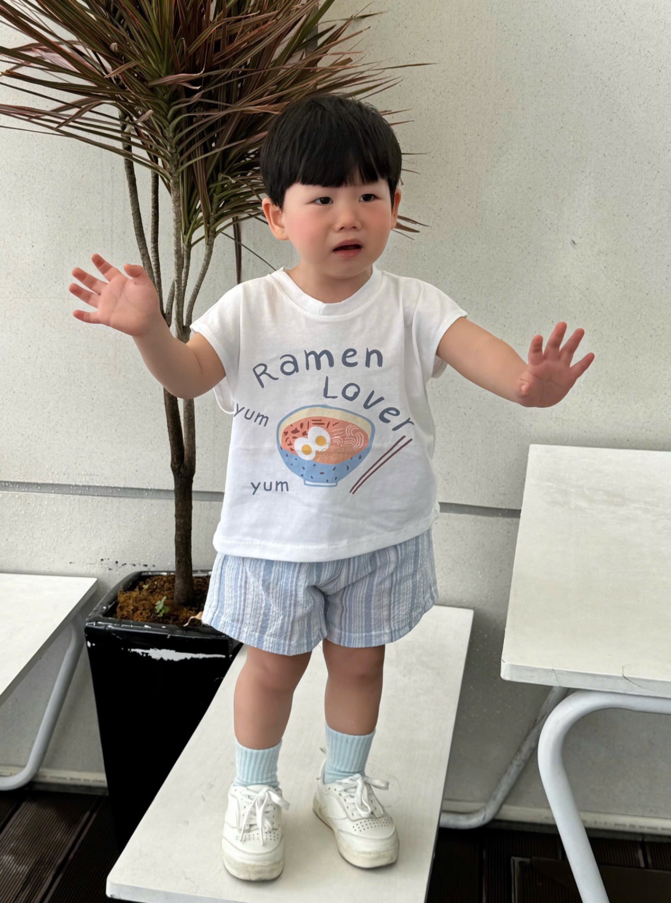 T618 - BỘ ĐÙI BÉ TRAI ÁO TRẮNG MÌ Ramen QUẦN XANH SỌC