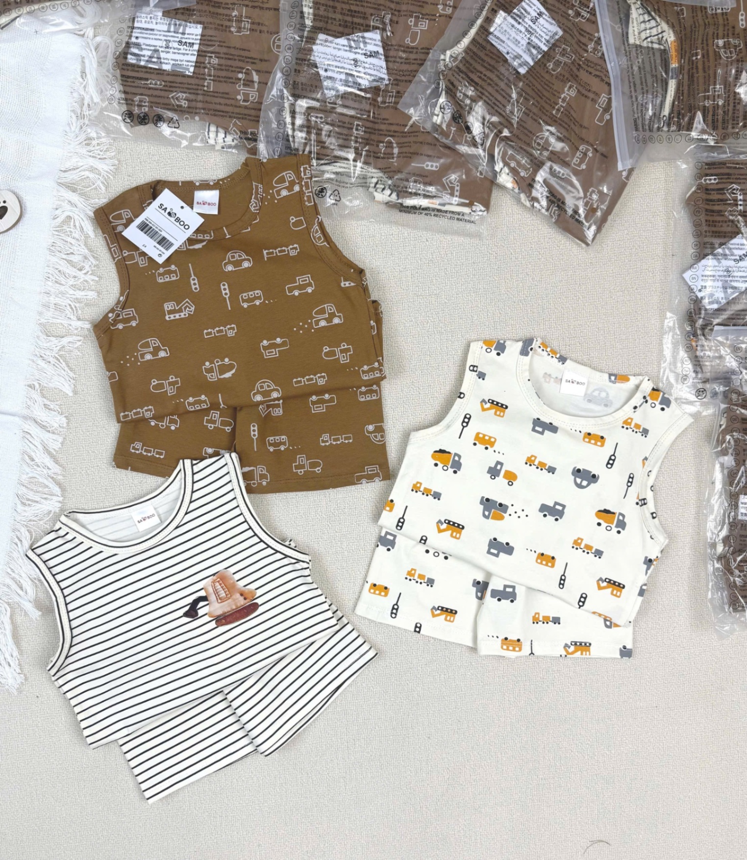 T633 - SET 3 BỘ ĐÙI BÉ TRAI OTO BA LỖ nâu be kẻ