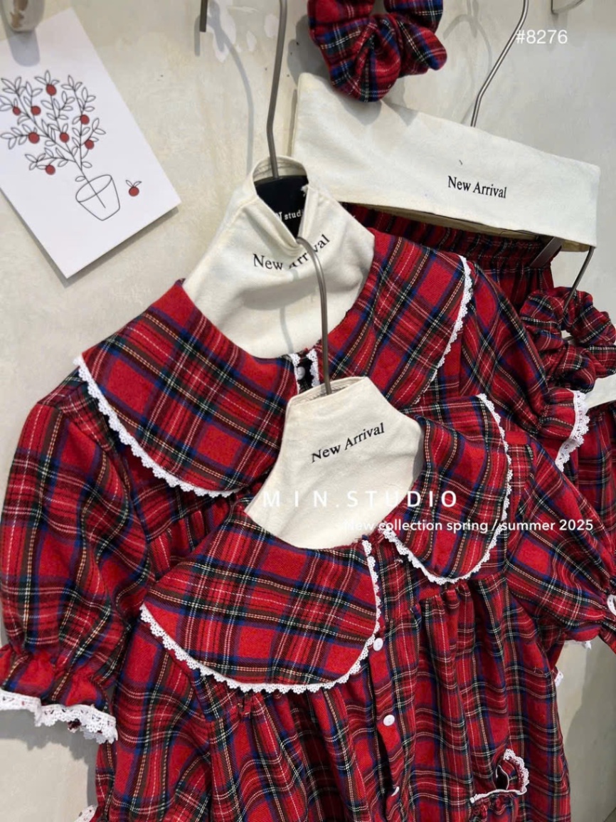 S945 - BỘ ĐÙI NỮ KẺ CARO ĐỎ ĐEN CỔ SEN VIỀN REN