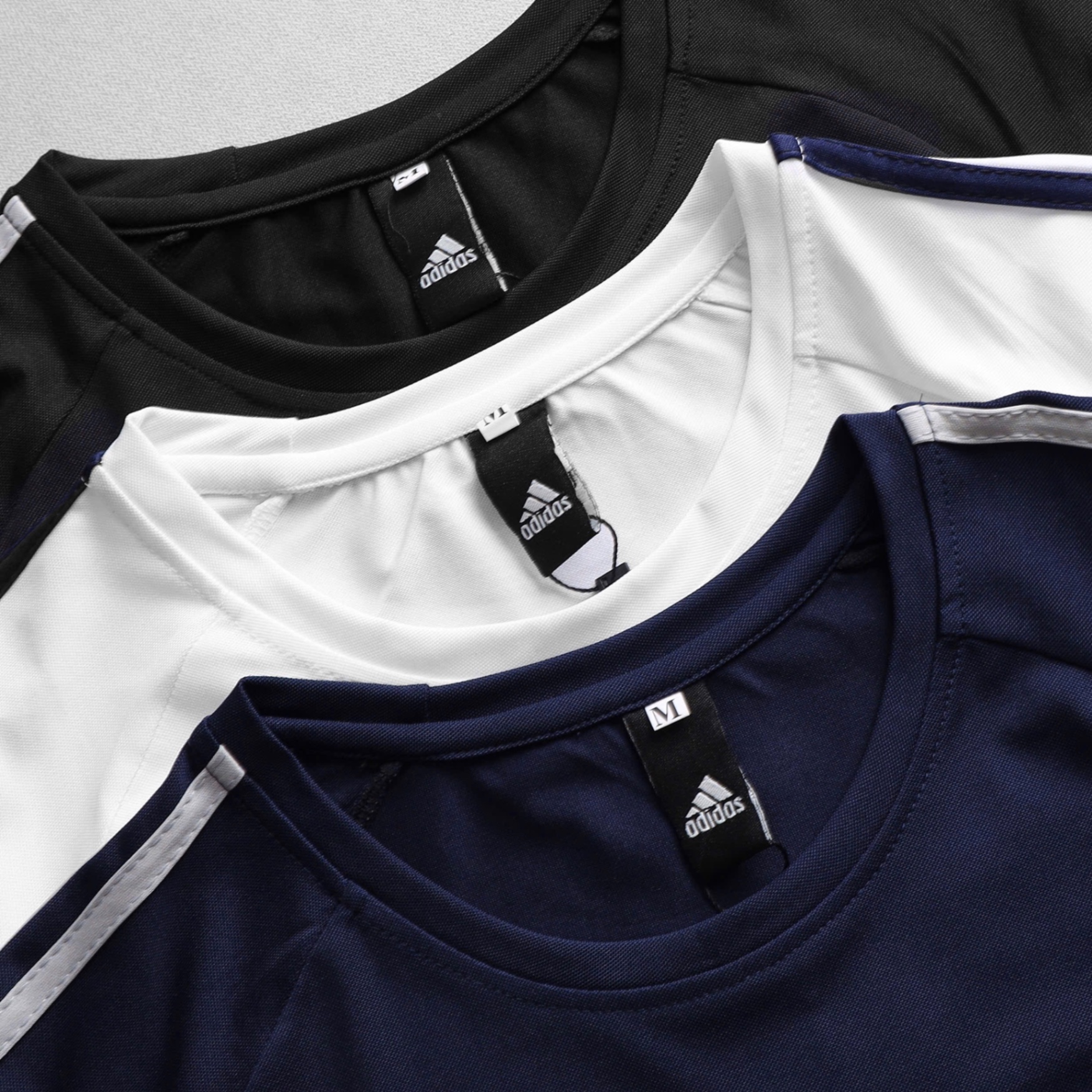 B273 - BỘ ĐÙI NAM CỔ TRÒN VẢI CÁ SẤU ADIDAS SỌC VAI