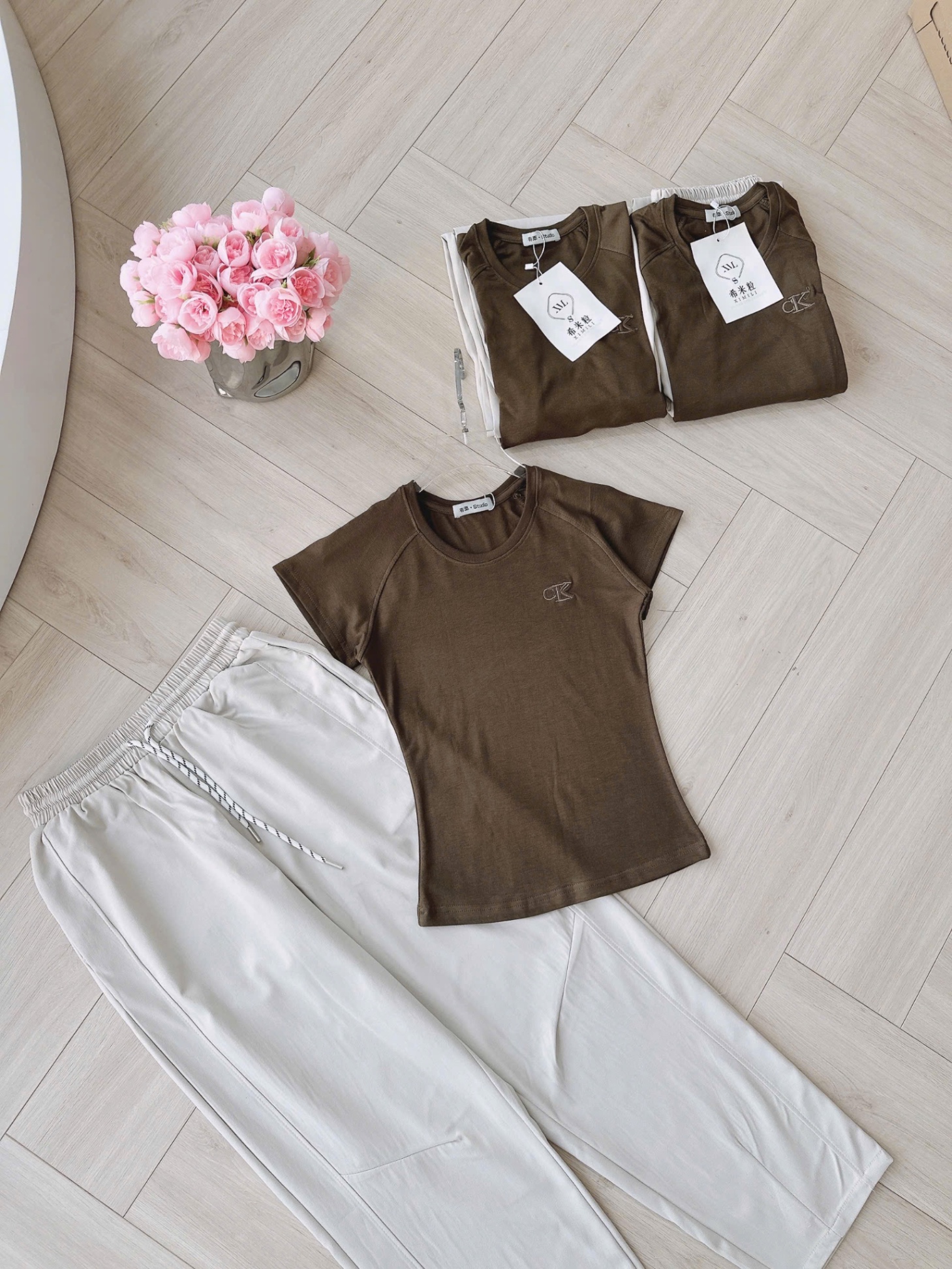 S943 - SET NỮ ÁO NÂU CK QUẦN BAGGY KEM